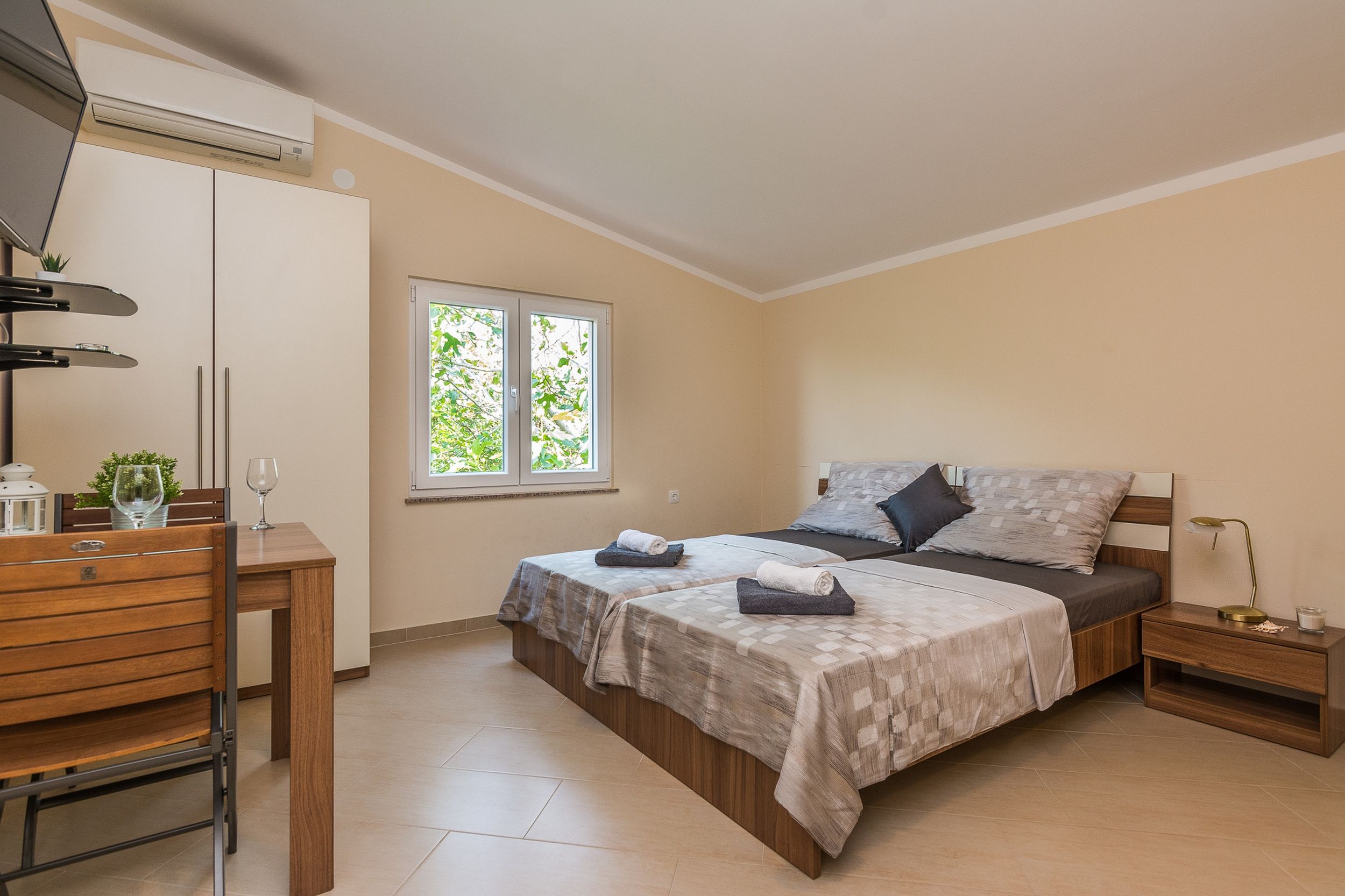 Apartments Bobeta 17724-A2