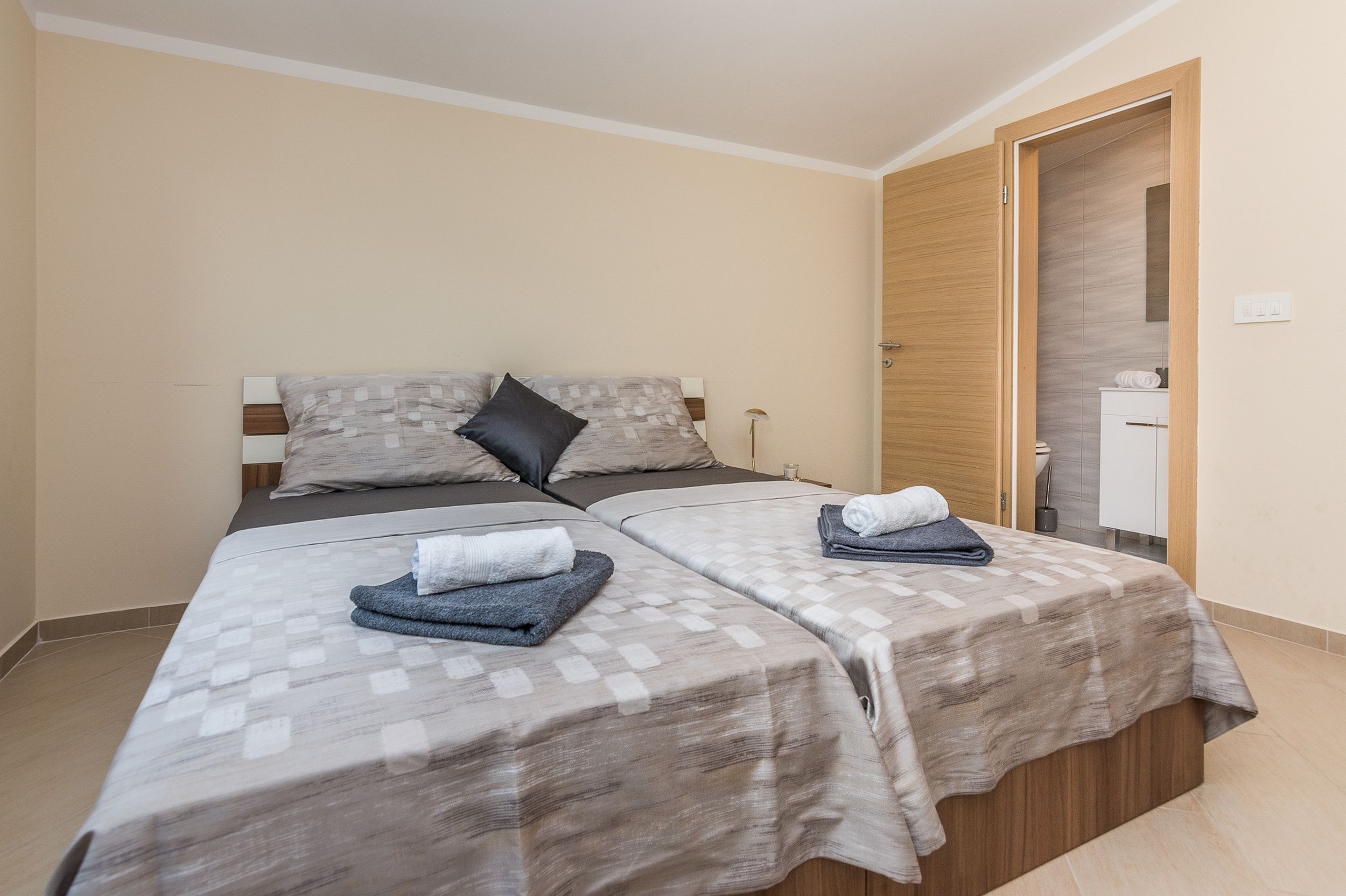 Apartments Bobeta 17724-A2