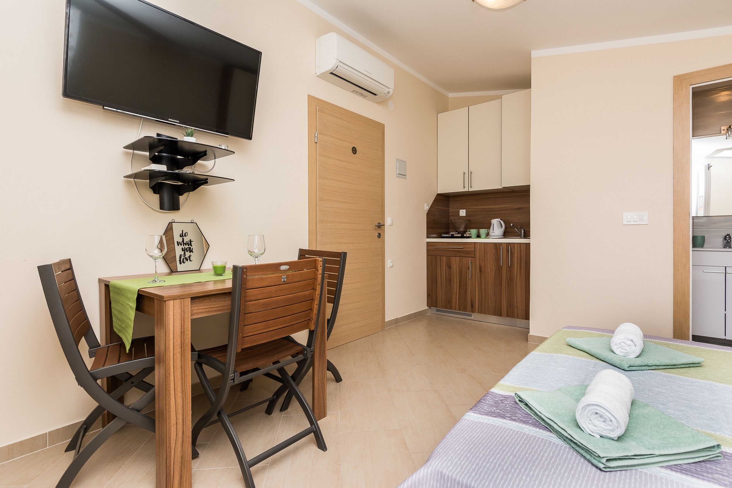 Apartments Bobeta 17724-A3