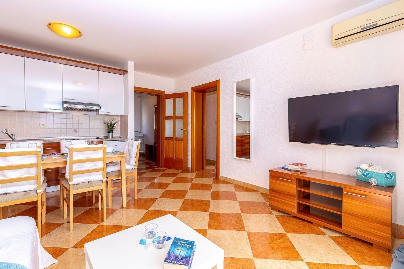 Apartments Tommy 74711-A1