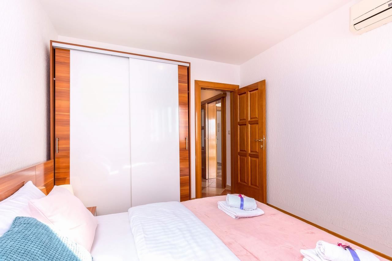 Apartments Tommy Com 74751-A1
