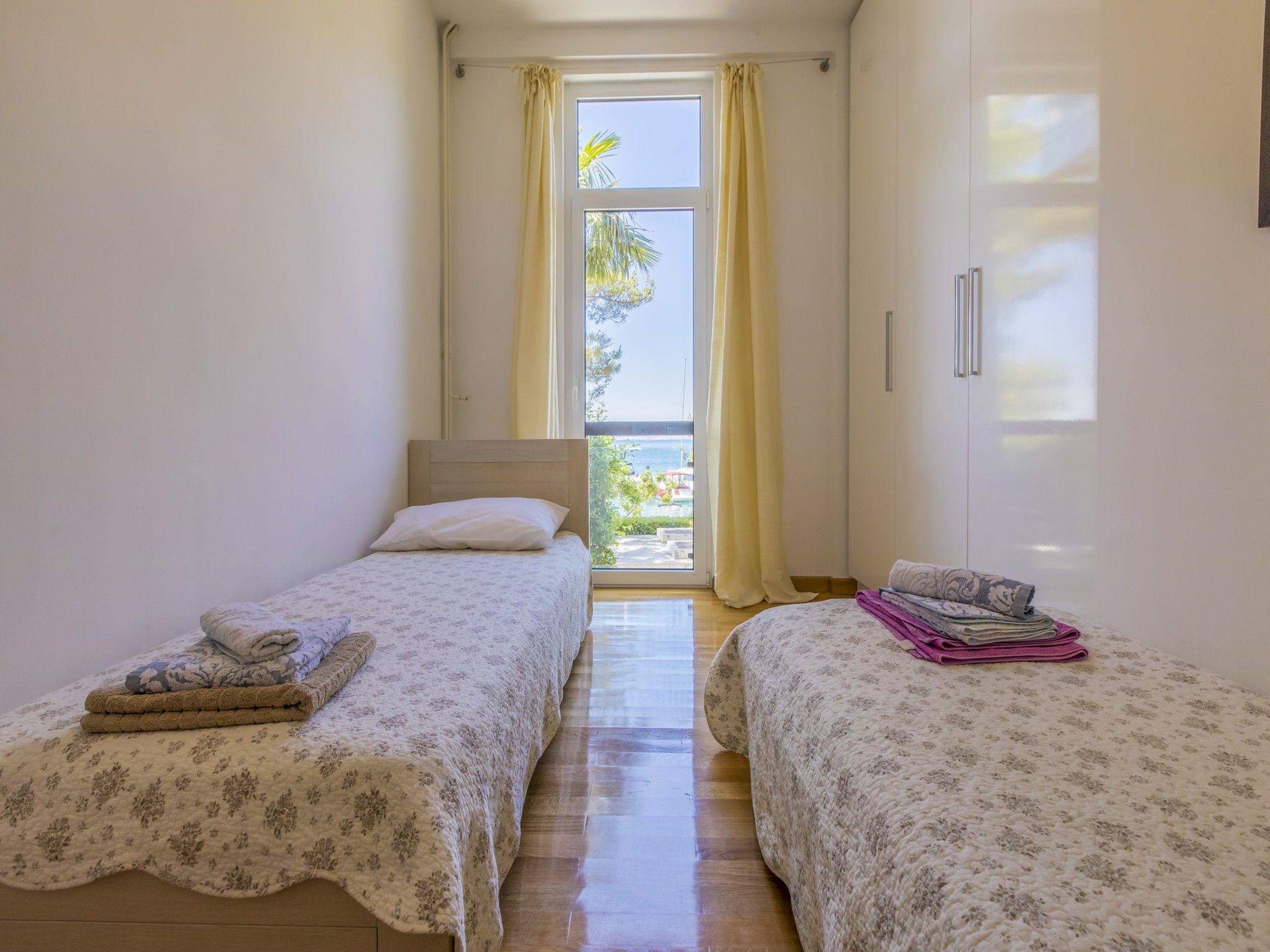 Apartment Sunny 62703-A1