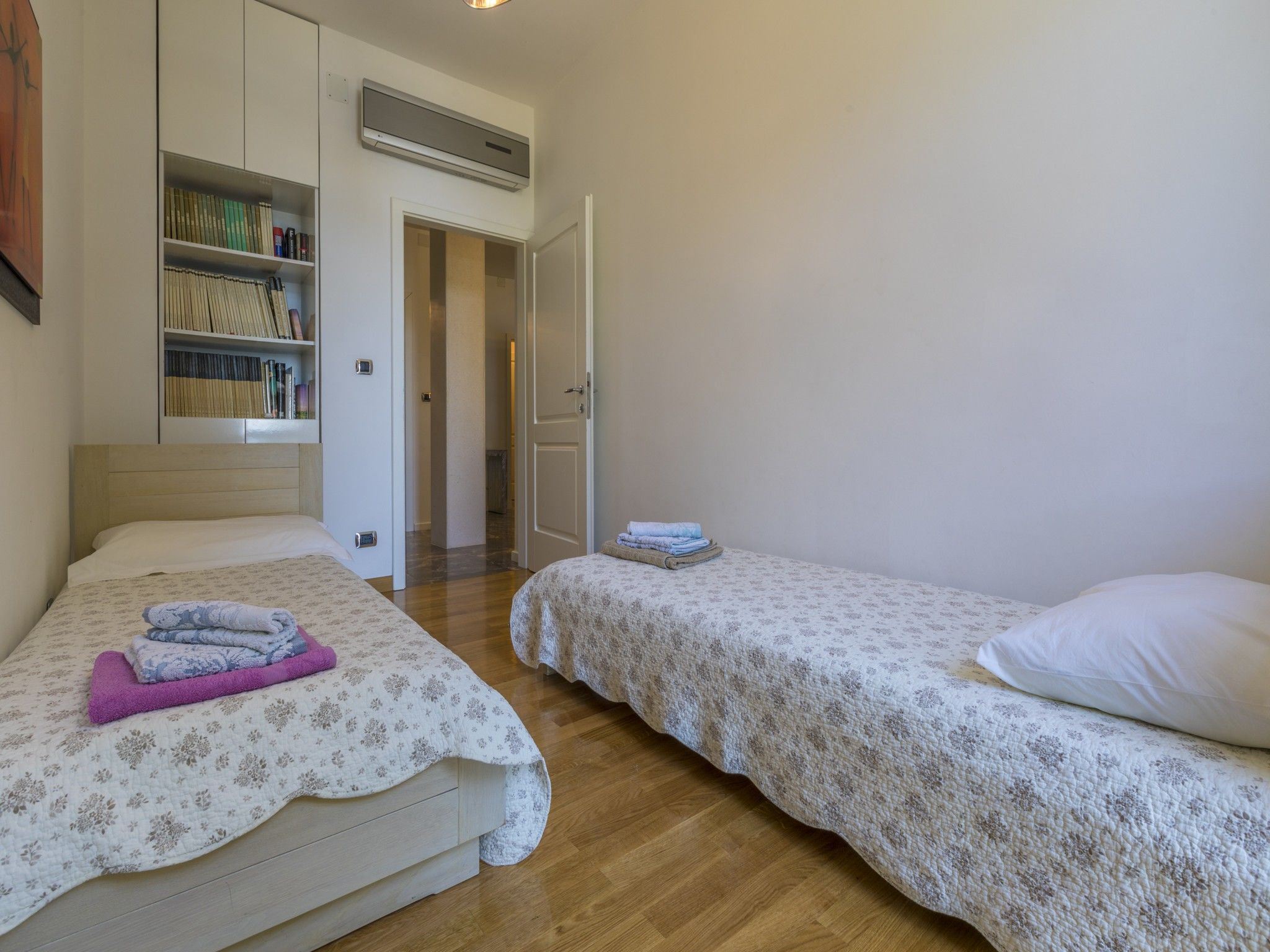 Apartment Sunny 62703-A1