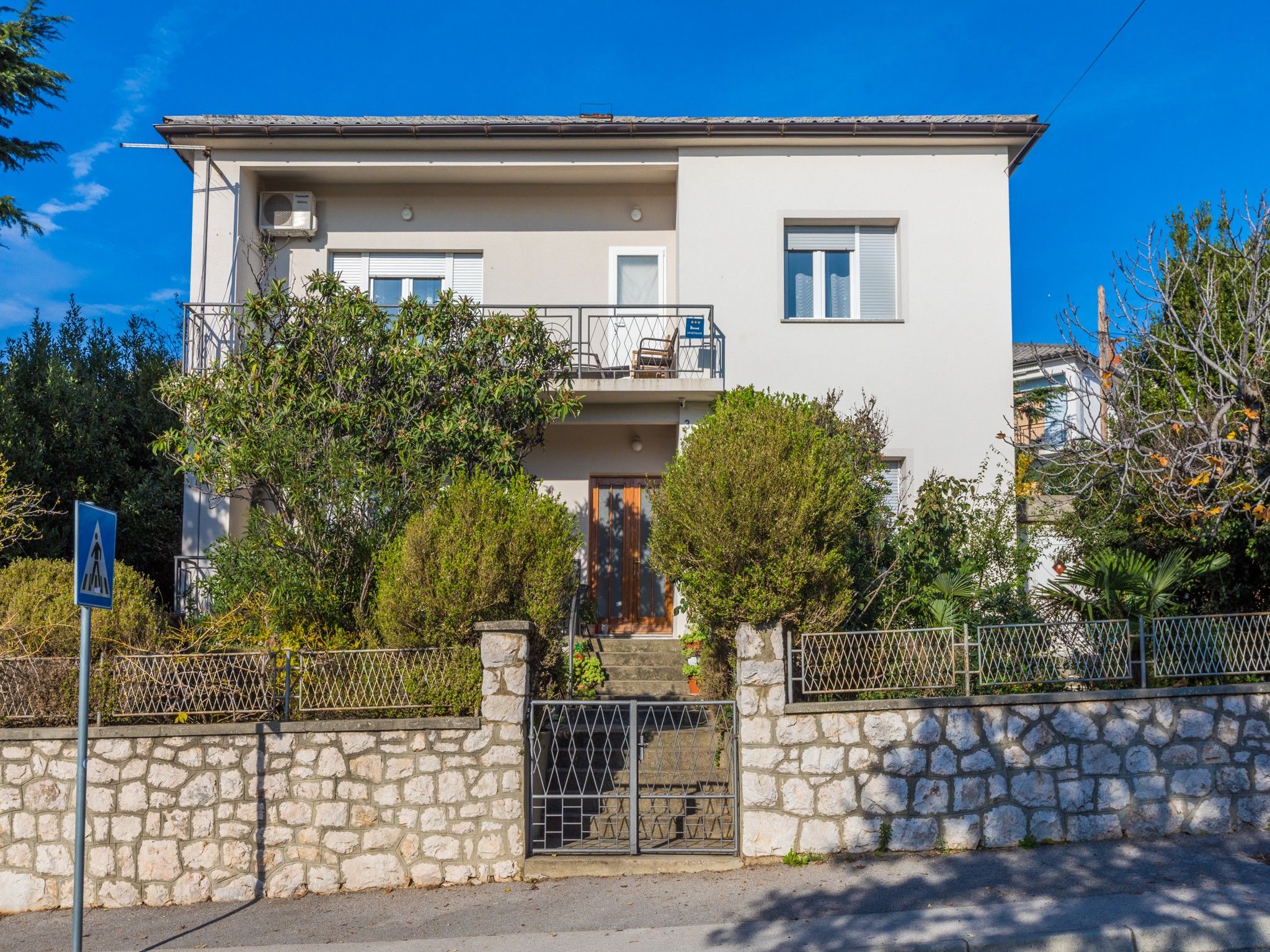 Apartments Drago 75251-A1