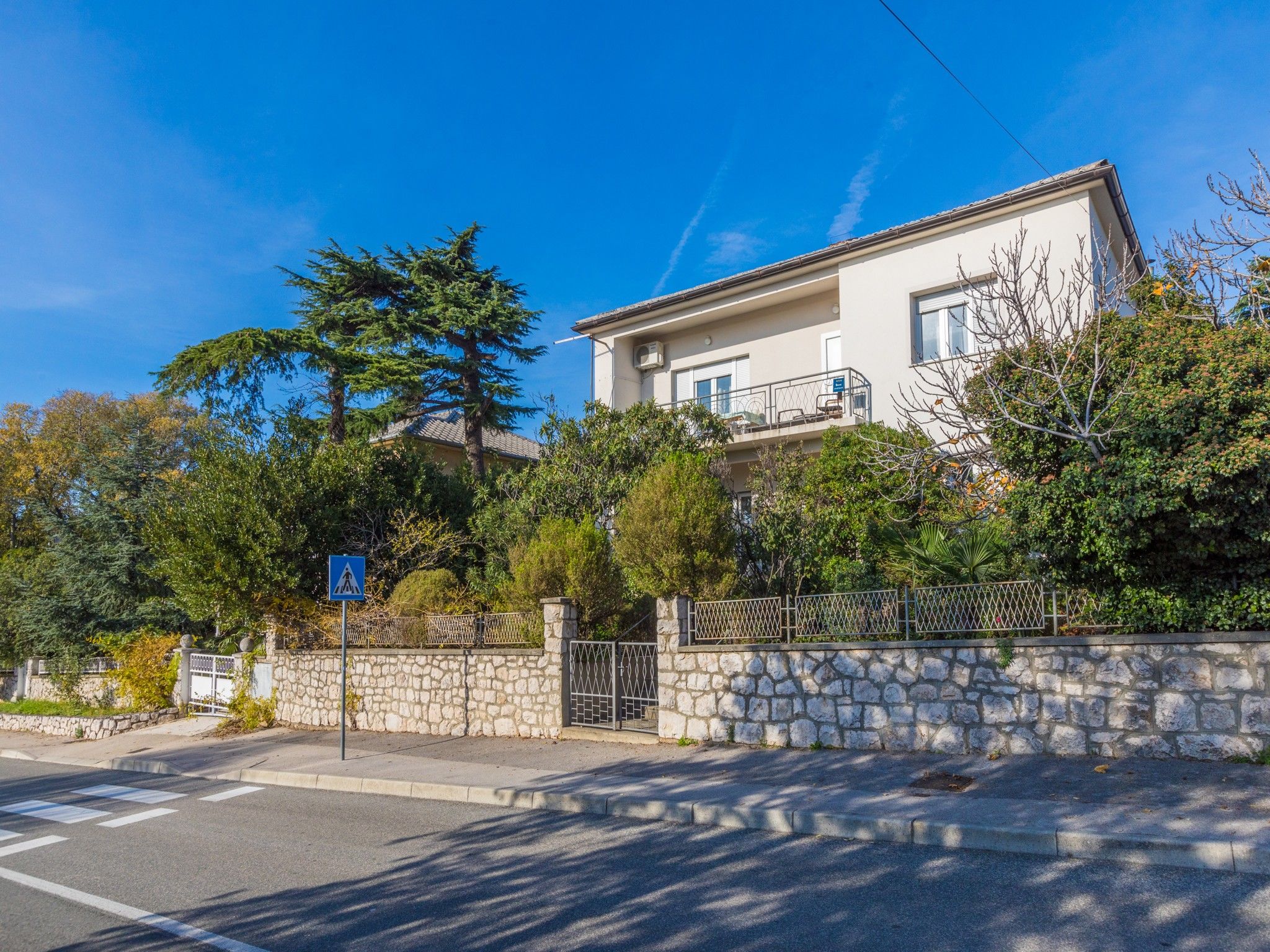 Apartments Drago 75251-A1
