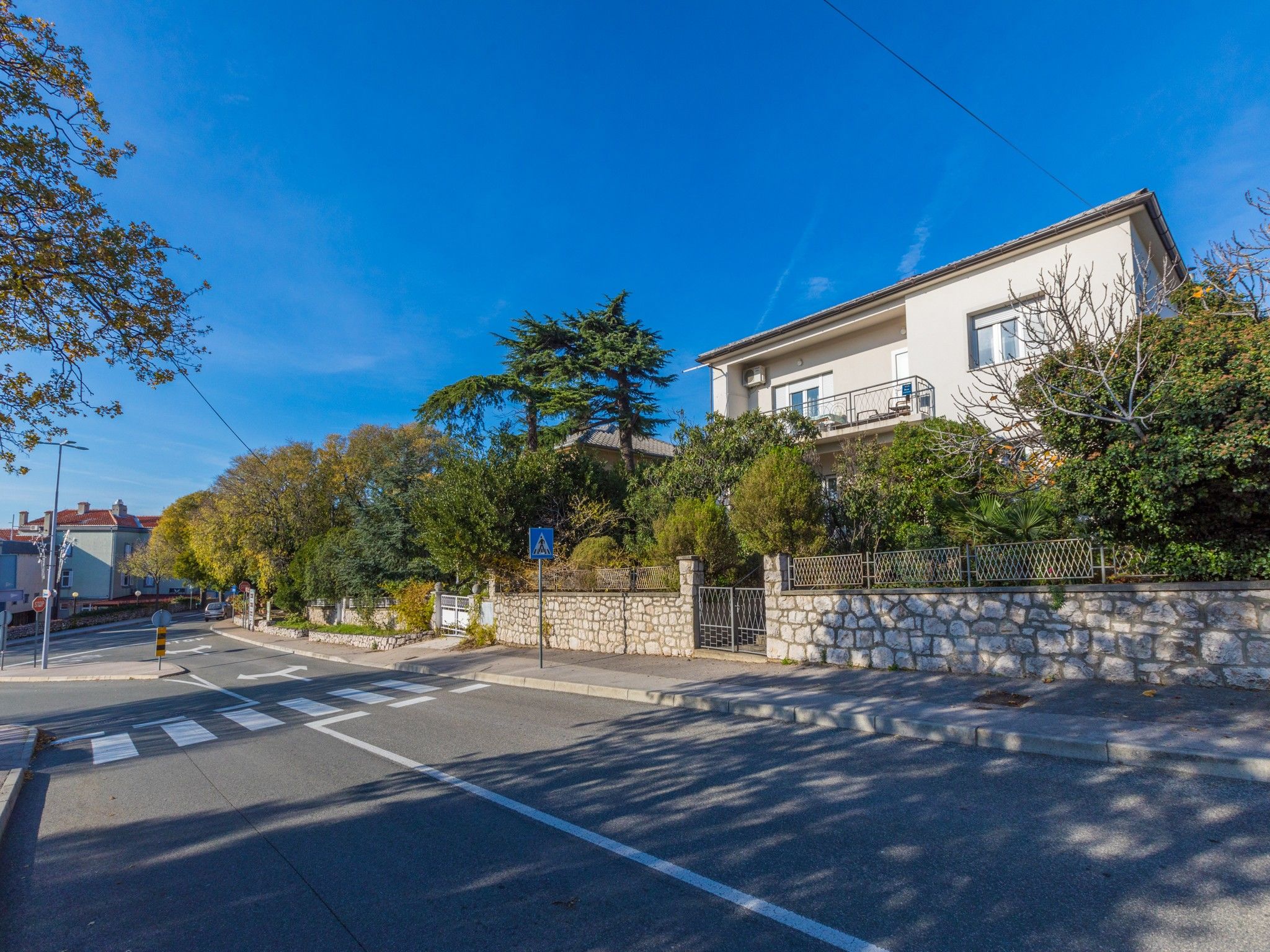 Apartments Drago 75251-A1
