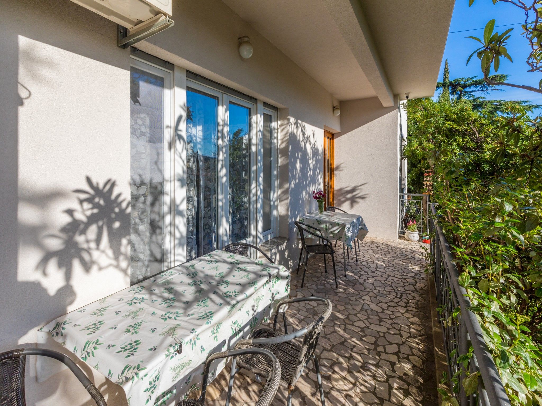 Apartments Drago 75251-A1