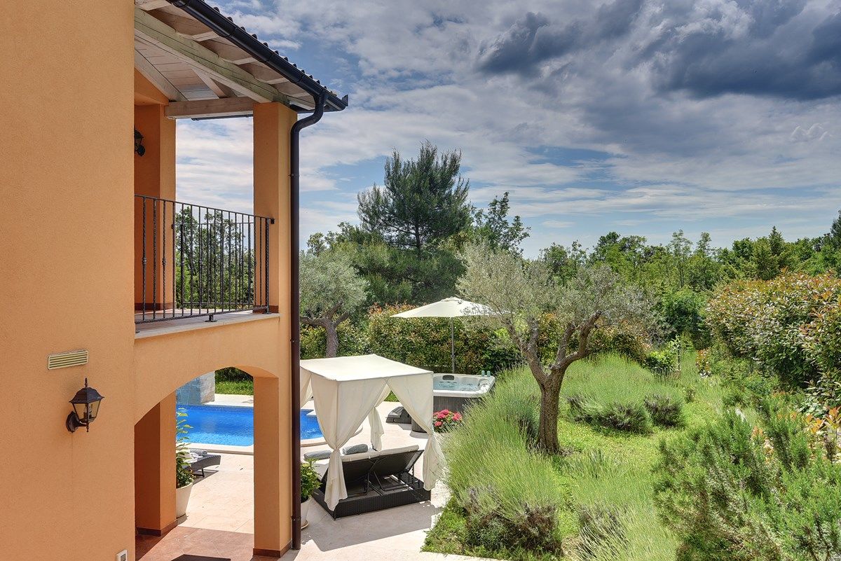 Villa Ari 74018-K1