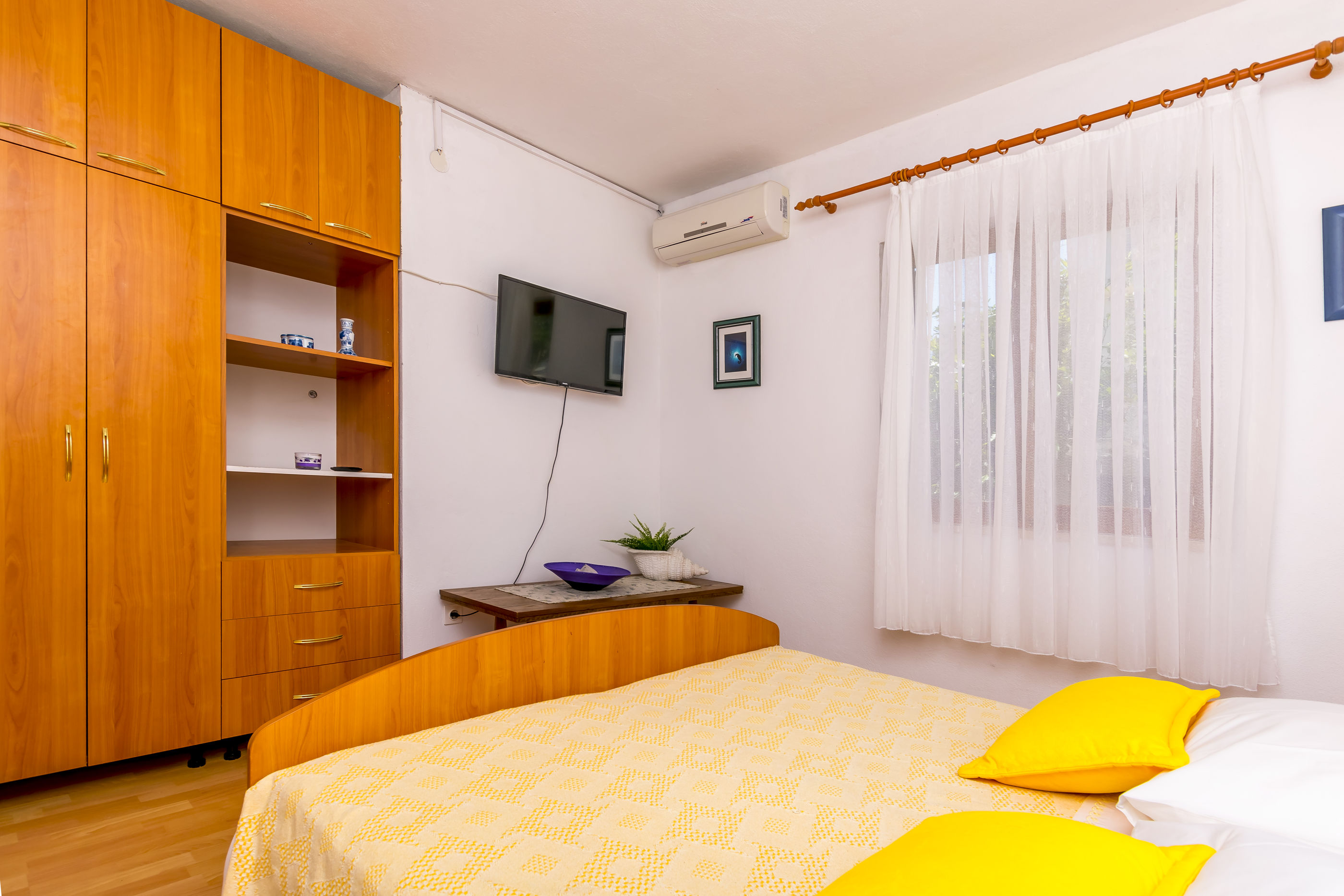Apartments Božo 68311-A2