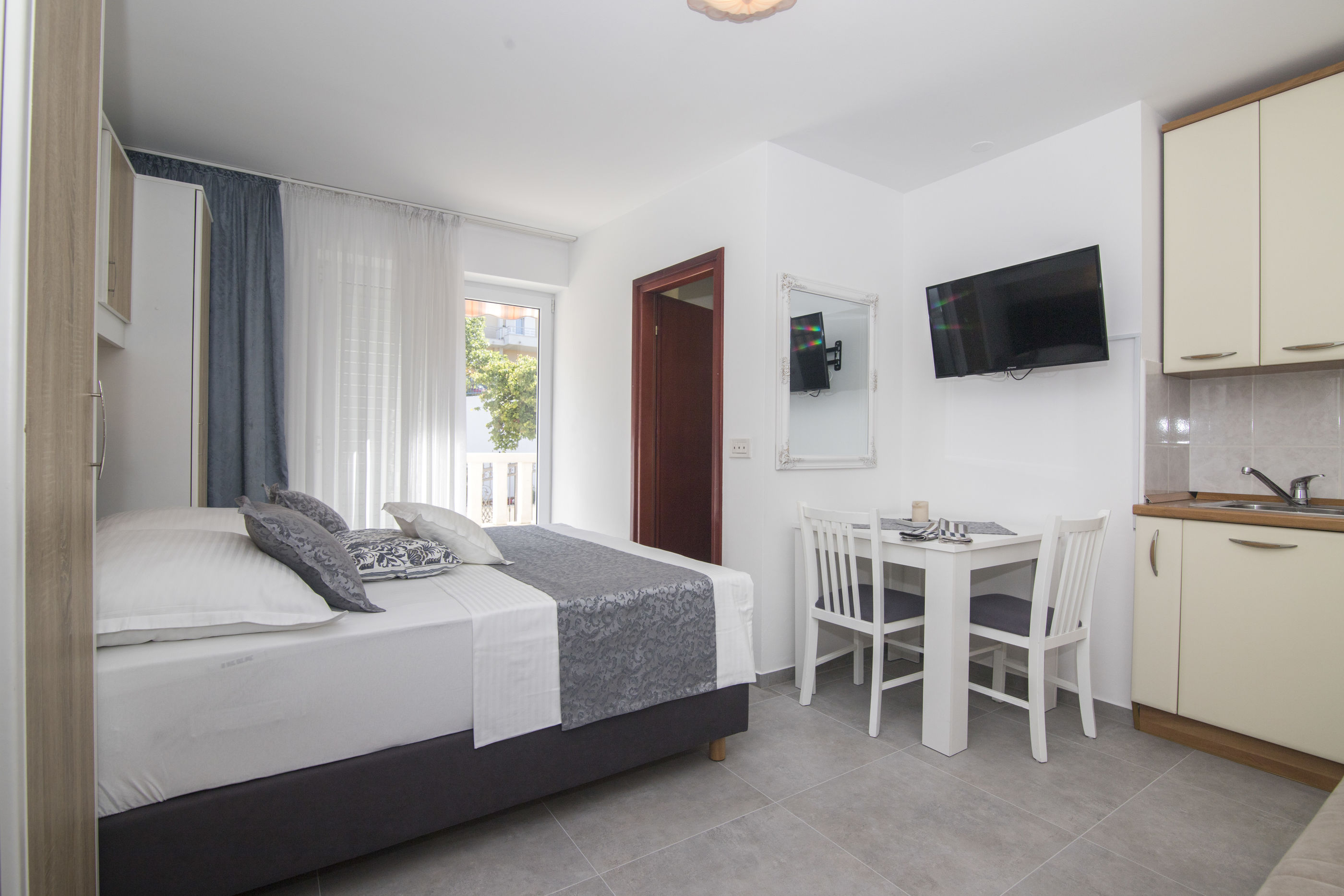 Apartments and Rooms Kapulica 65711-A1