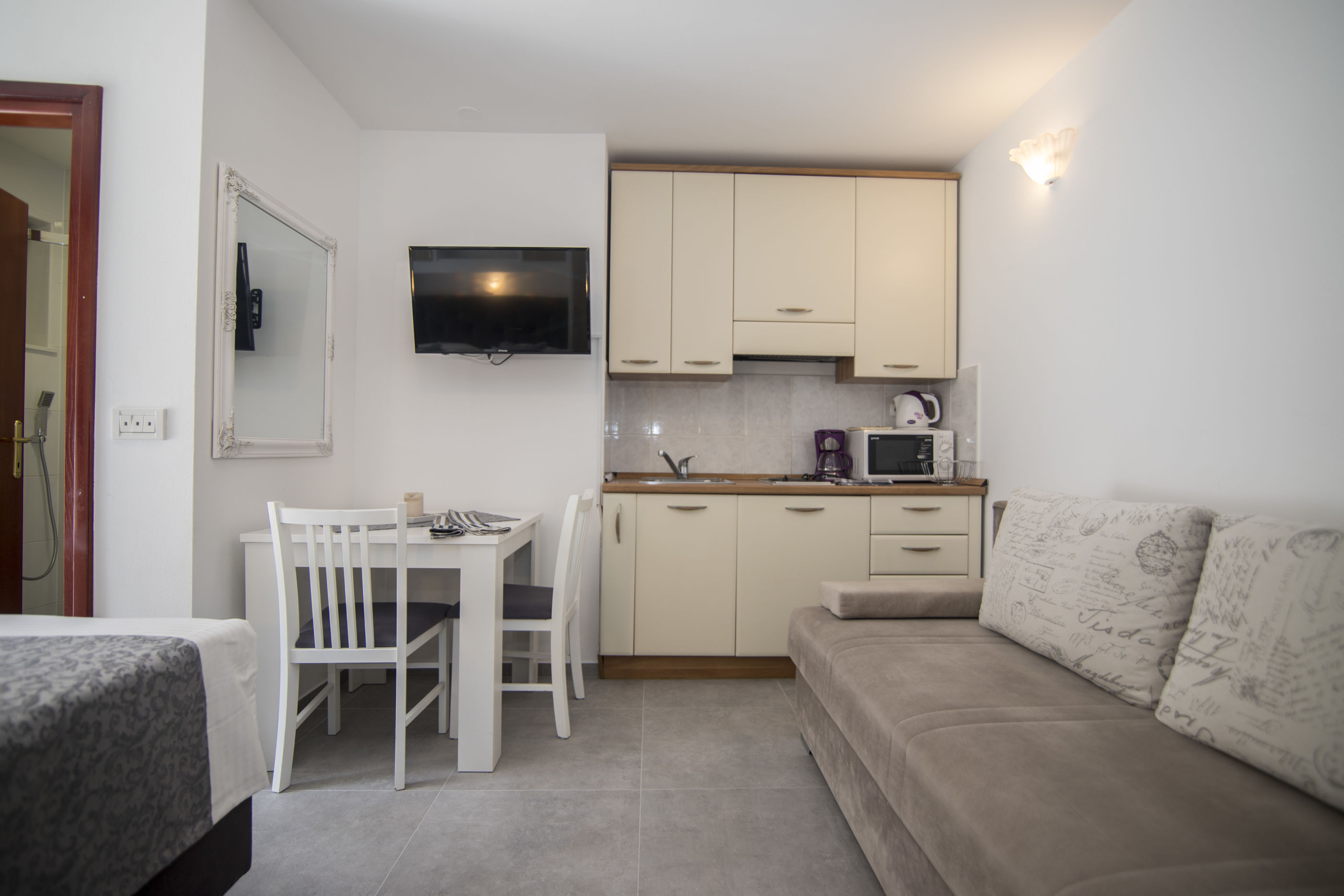 Apartments and Rooms Kapulica 65711-A1
