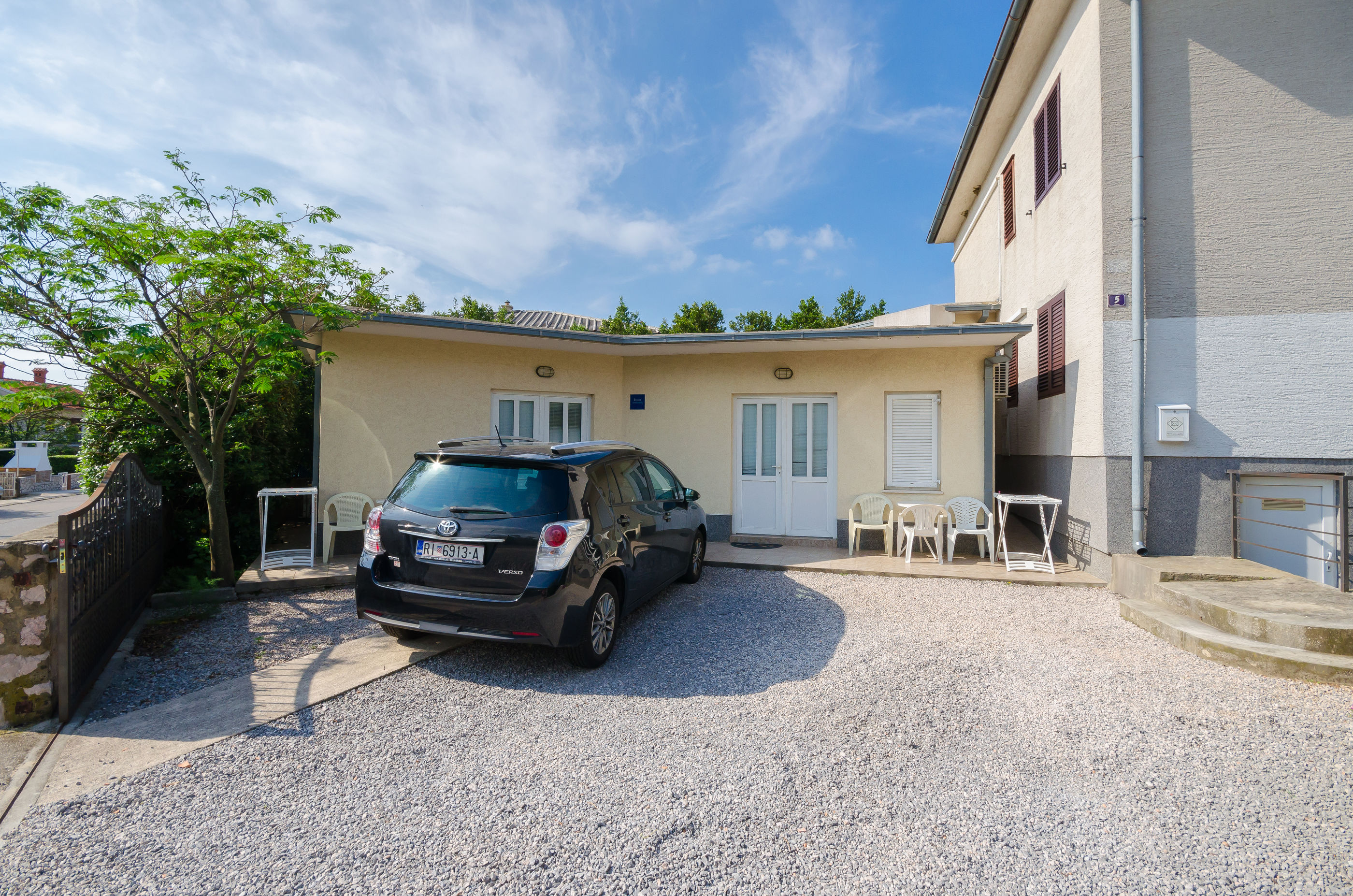 Apartments Branimir 64221-A2