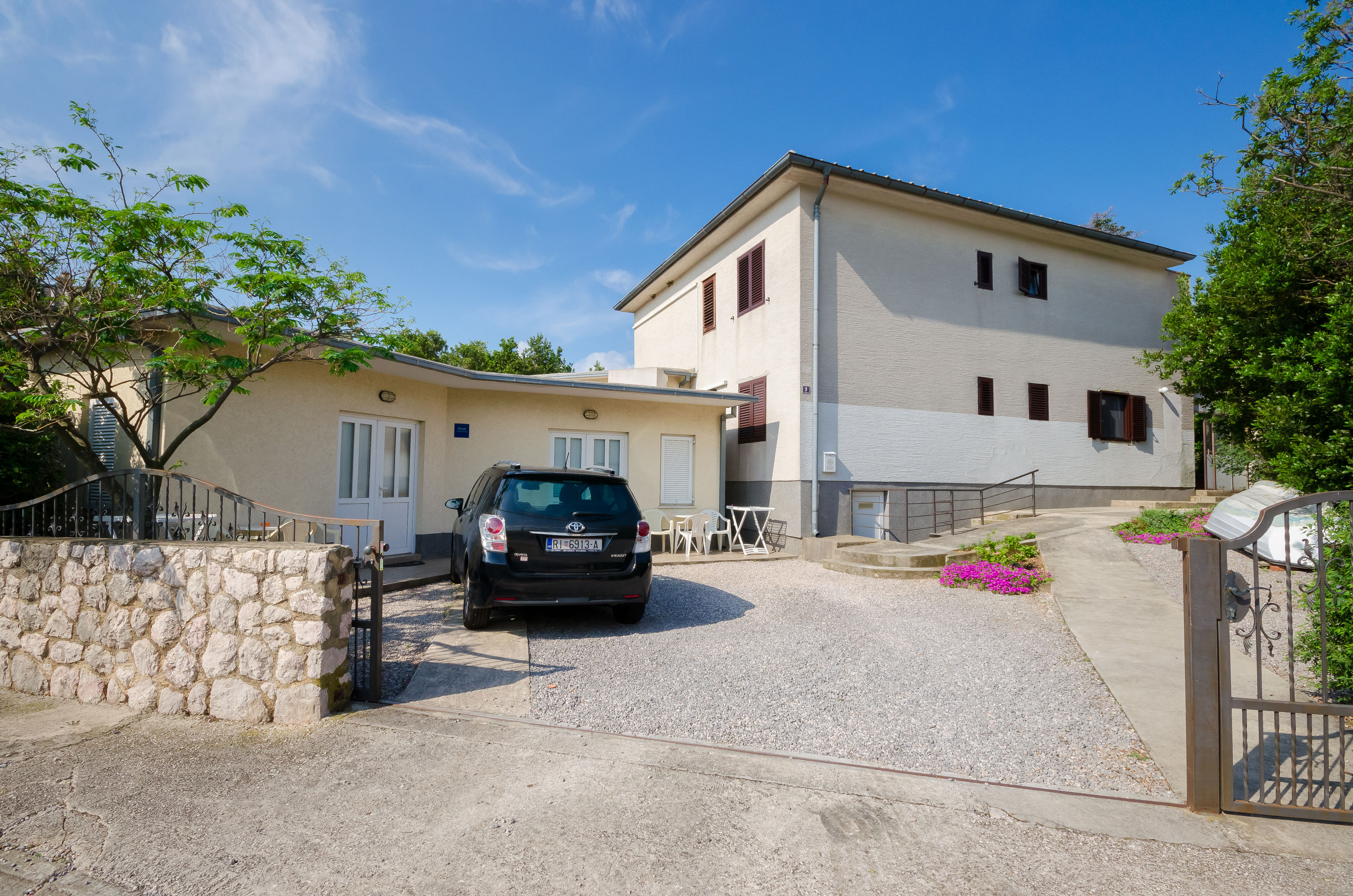 Apartments Branimir 64221-A2