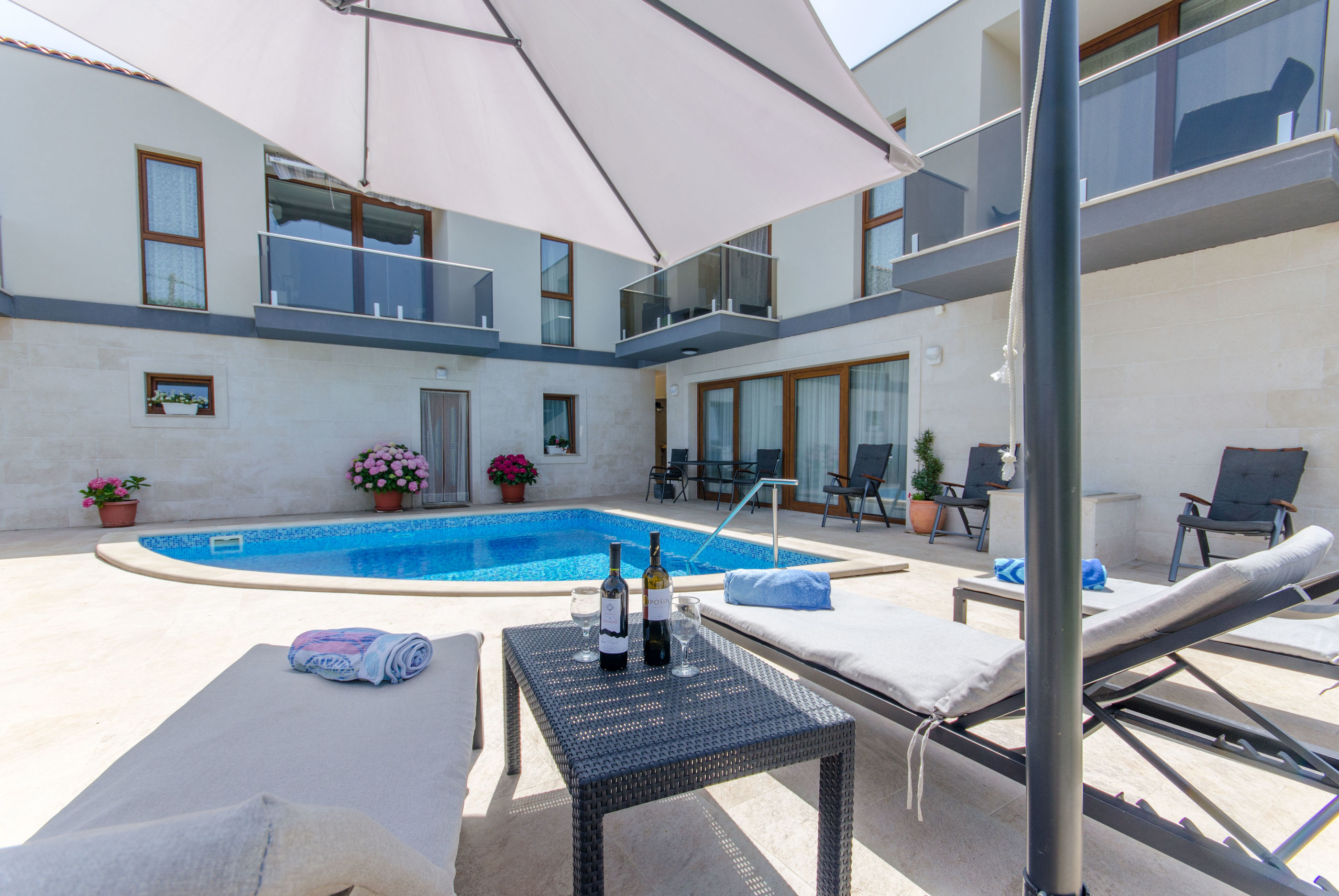 Apartments Villa LA 59731-A2