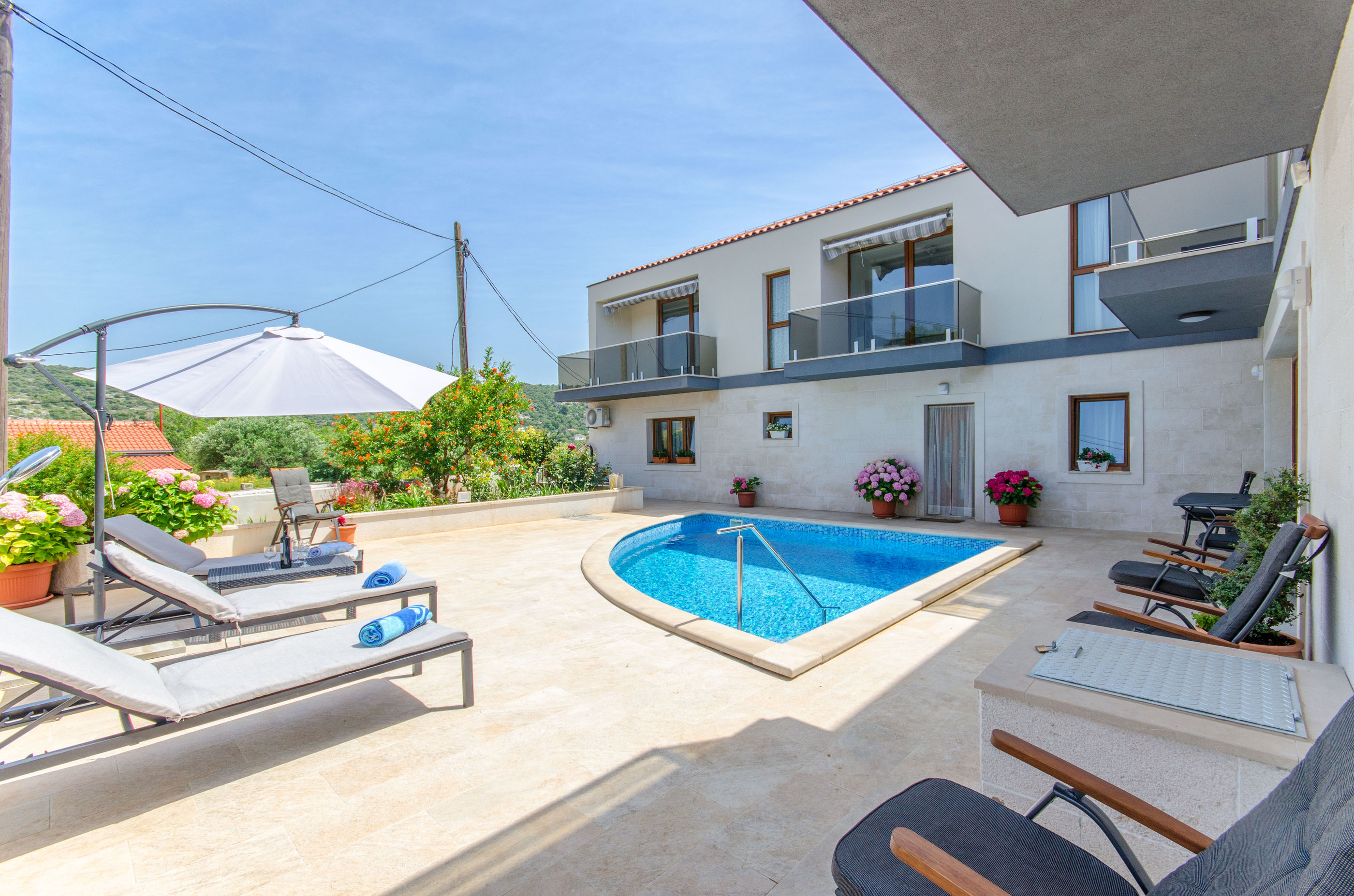 Apartments Villa LA 59731-A2