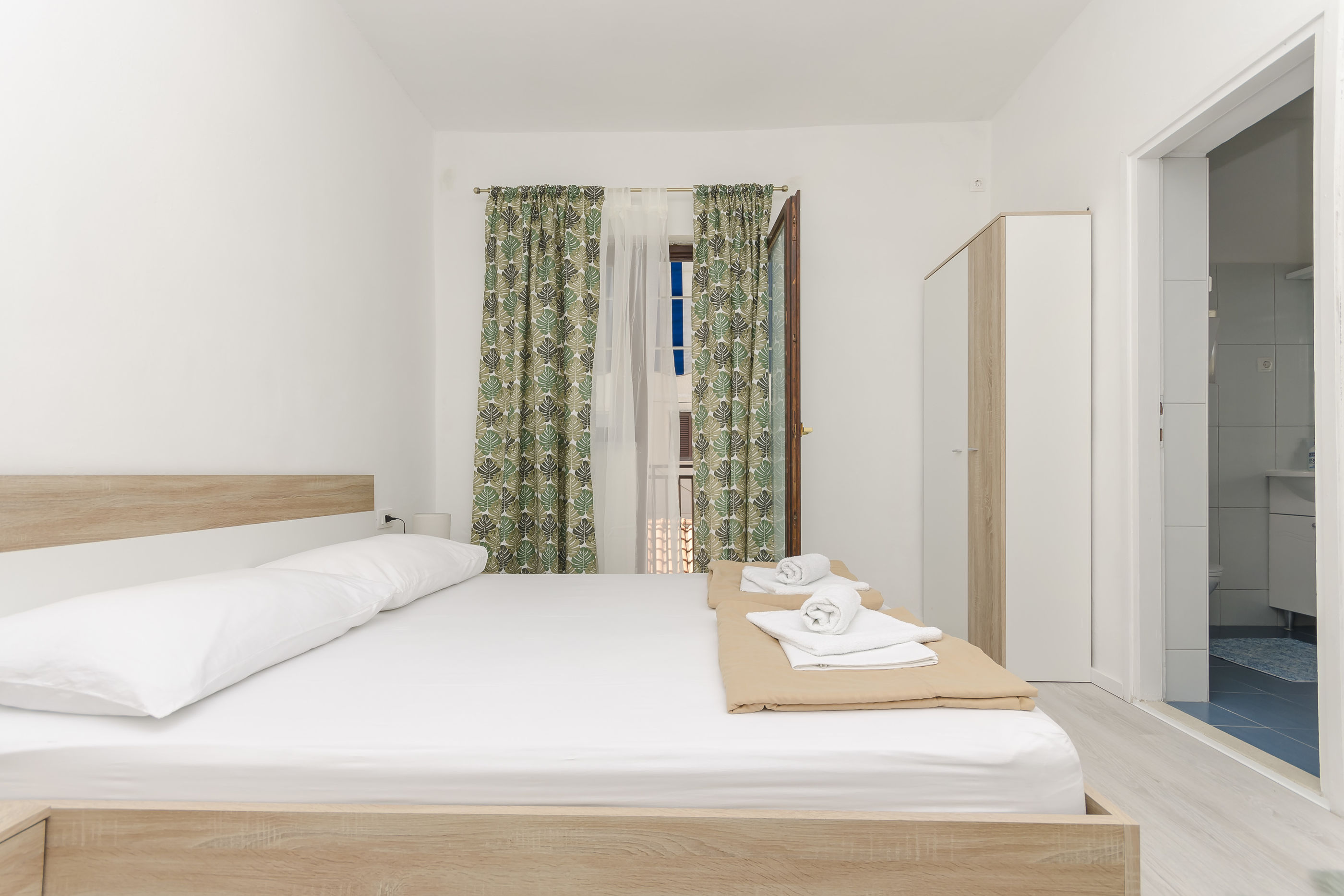 Apartments and Rooms Bepina 28141-S2
