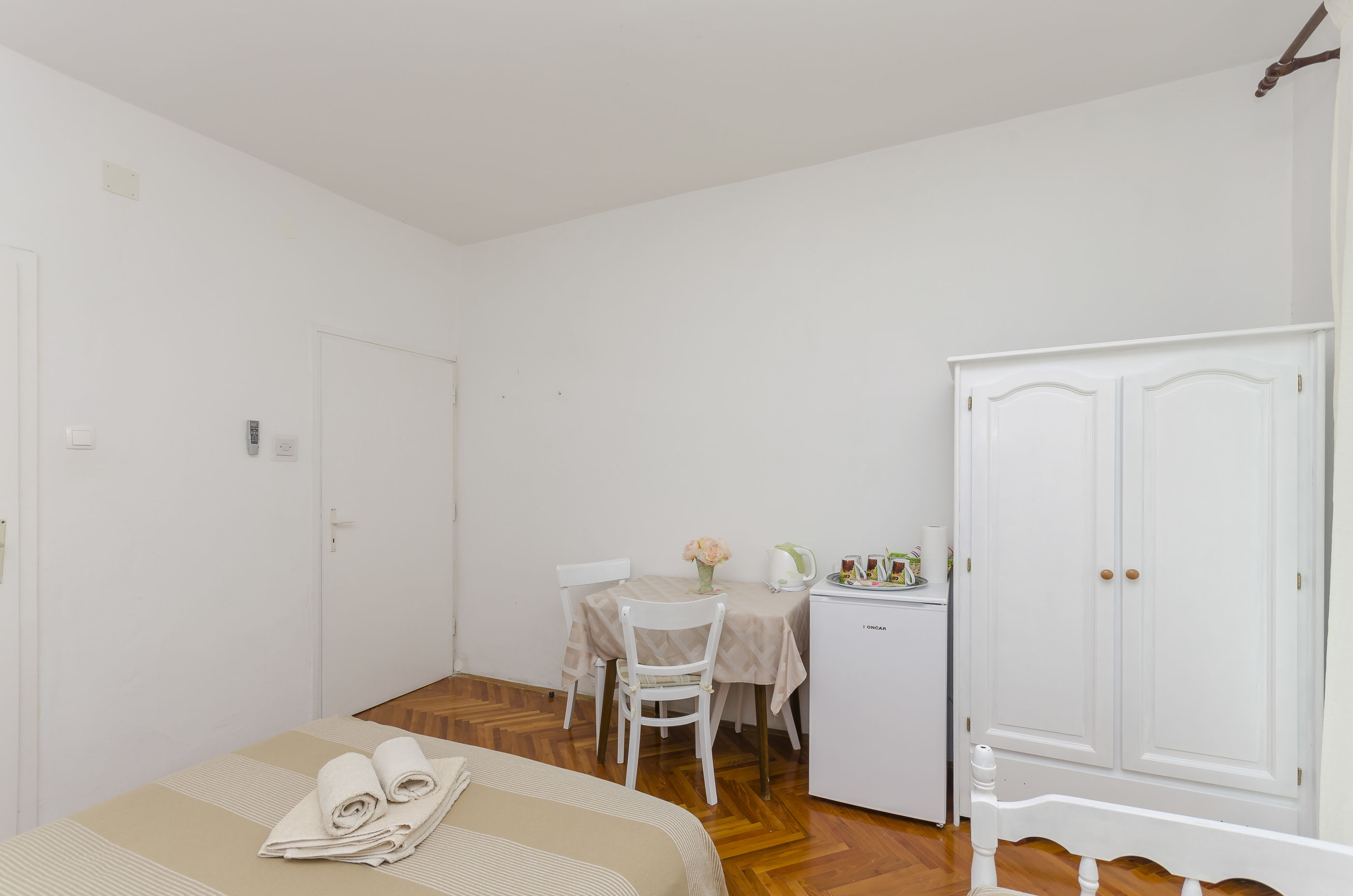 Apartments and Rooms Bepina 28141-S1