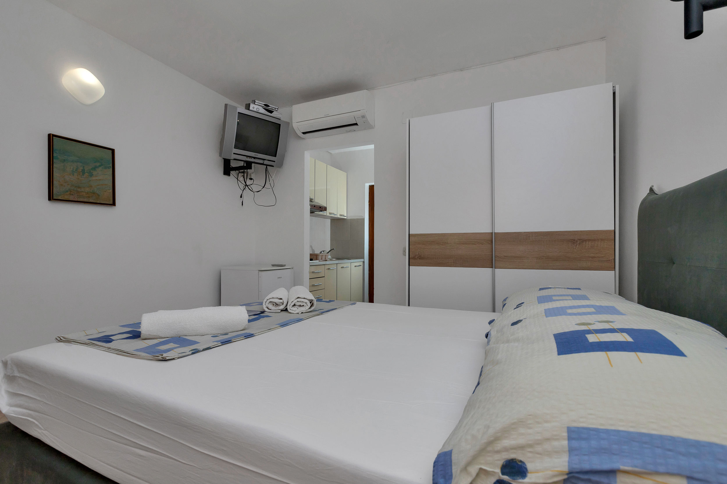 Apartment and Rooms Nikola 38301-A5