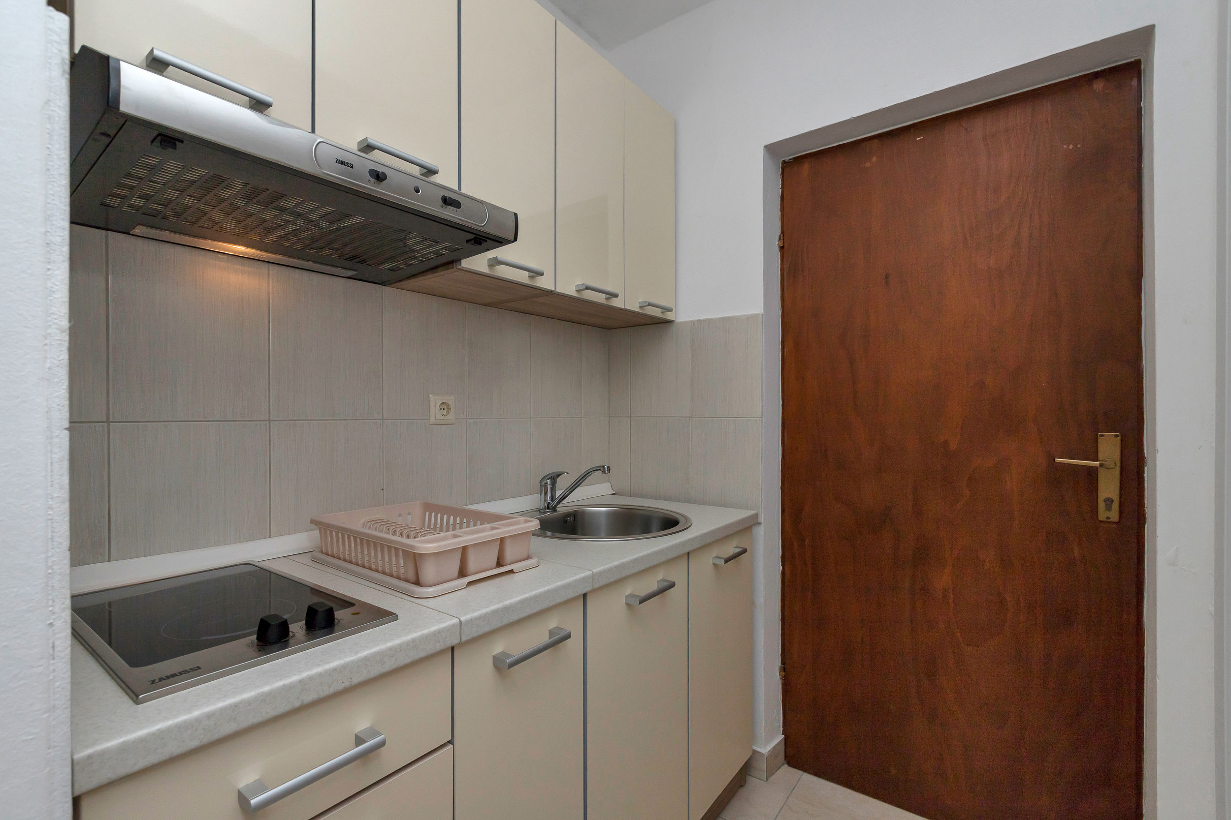 Apartment and Rooms Nikola 38301-A5