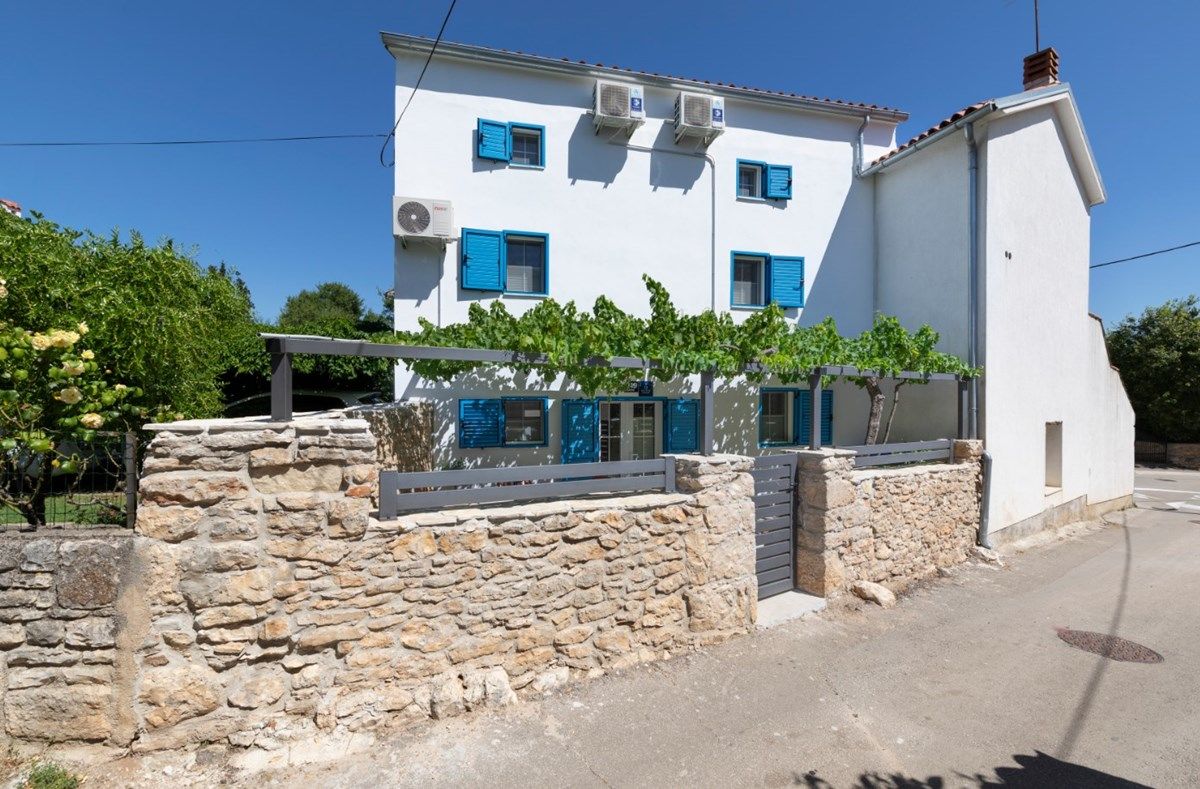 House Bernarda 73937-K1