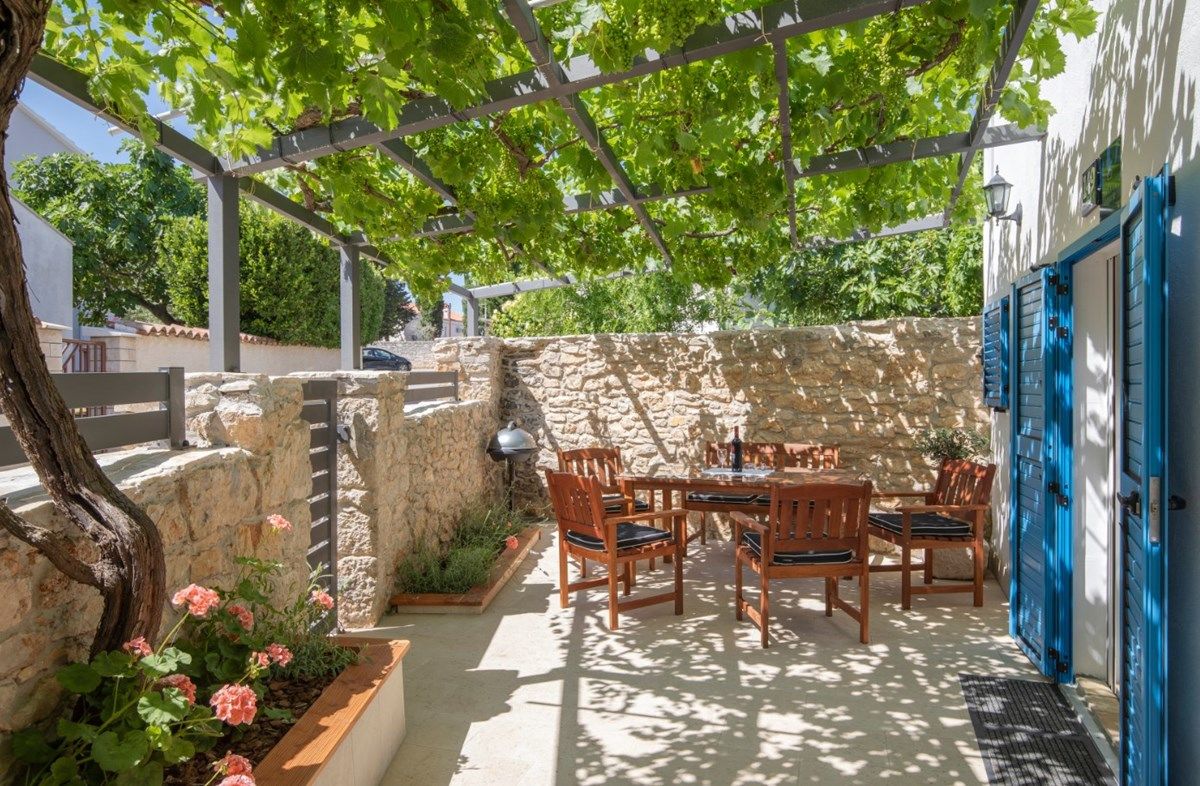 House Bernarda 73937-K1