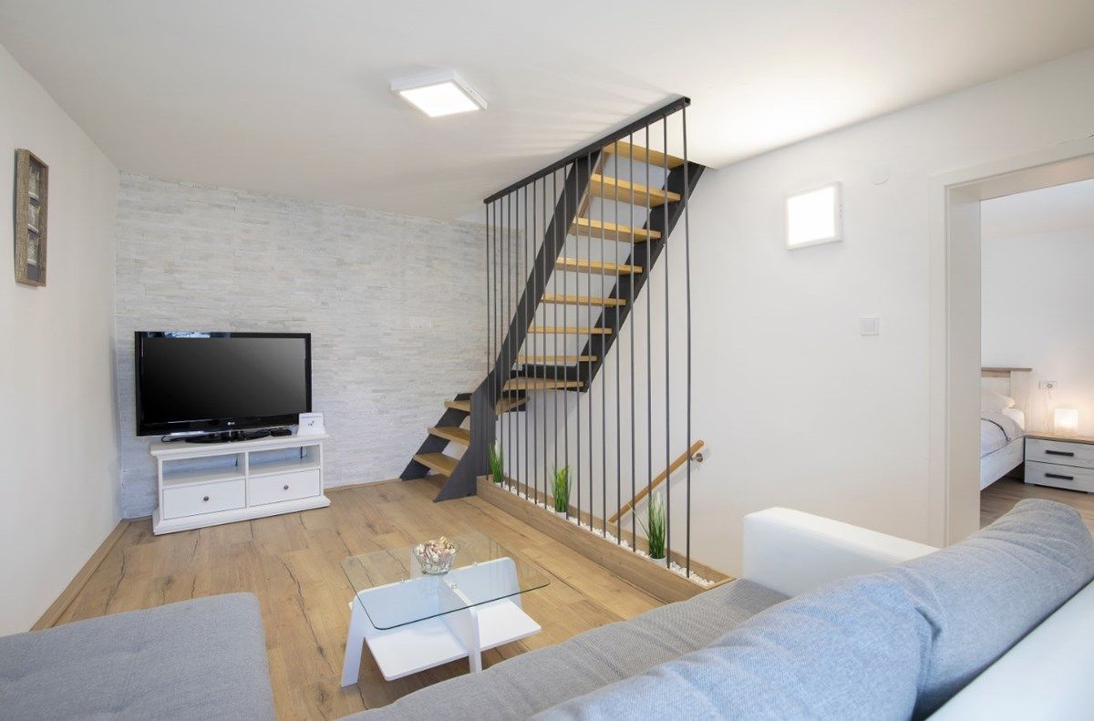 House Bernarda 73937-K1