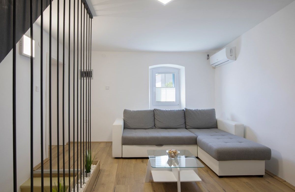 House Bernarda 73937-K1