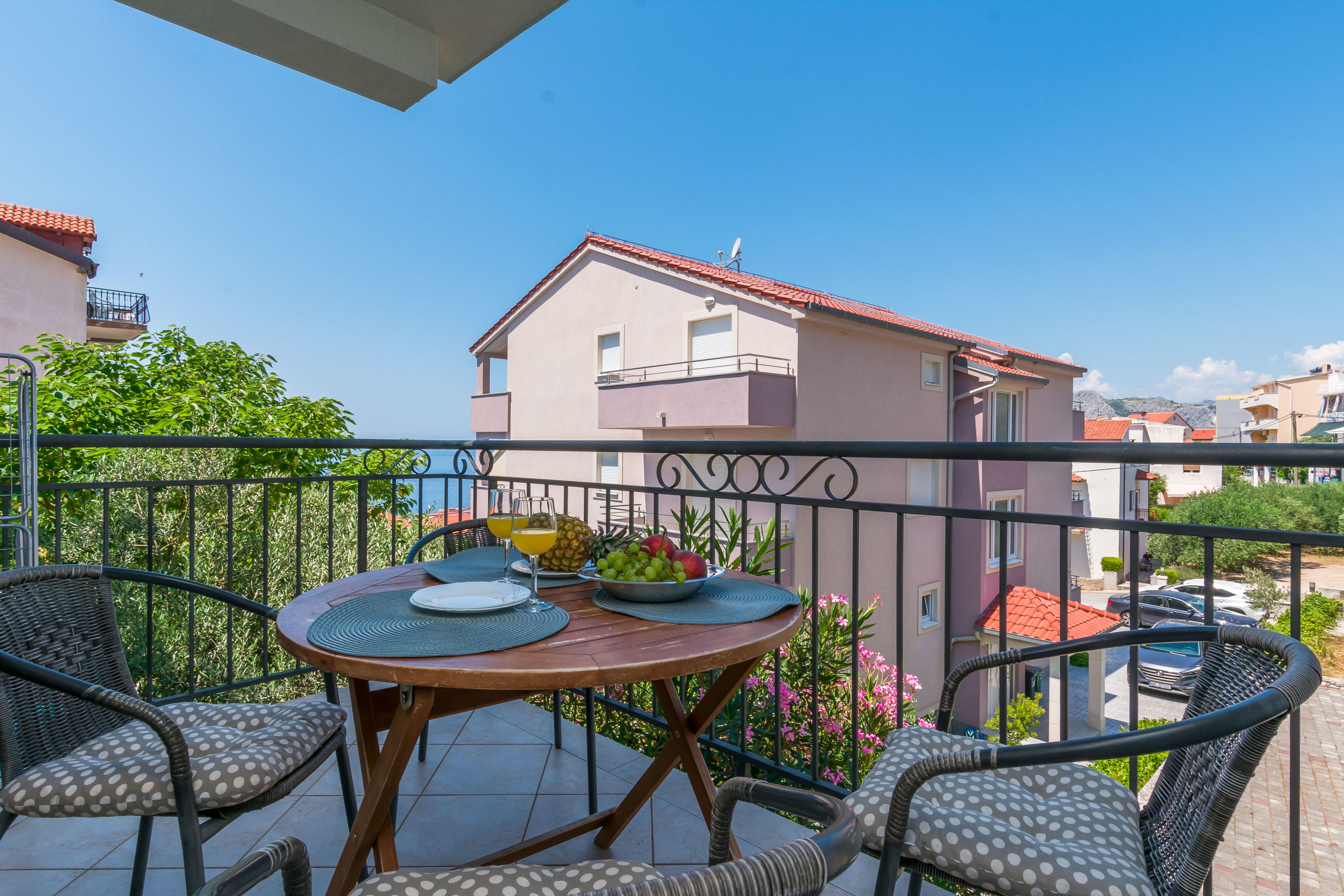 Apartments Ljiljana 71381-A2