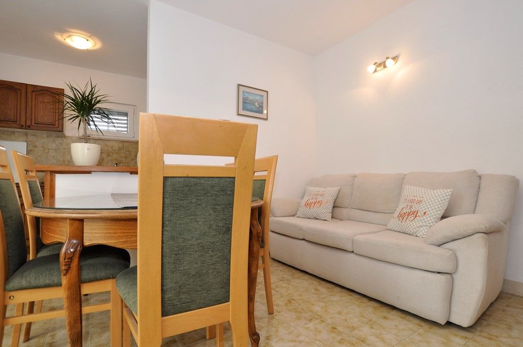 Apartments Grozdana 38521-A2