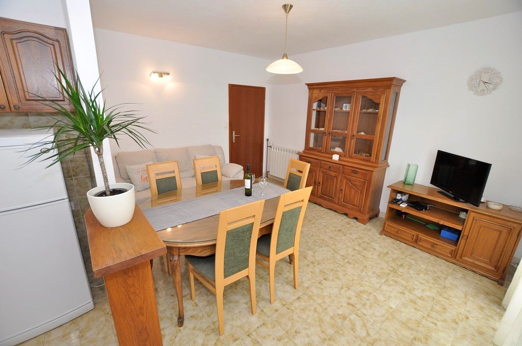 Apartments Grozdana 38521-A2
