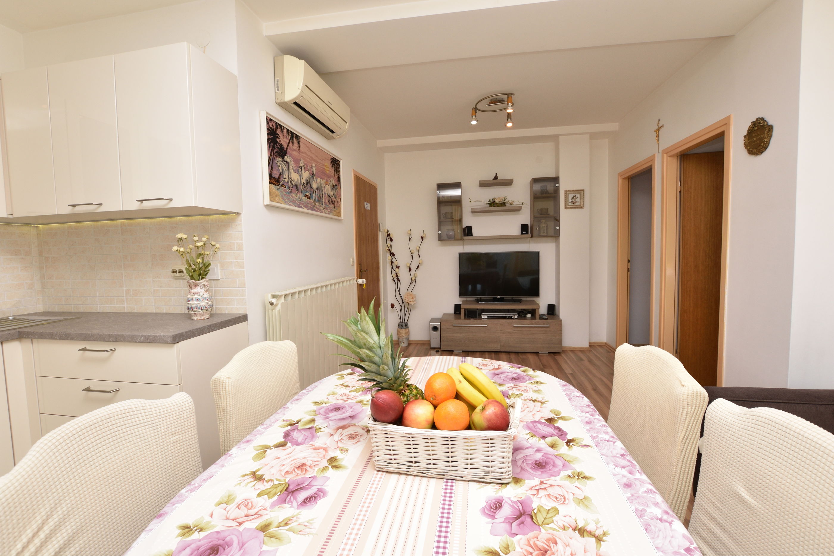 Apartments Brico 40454-A3