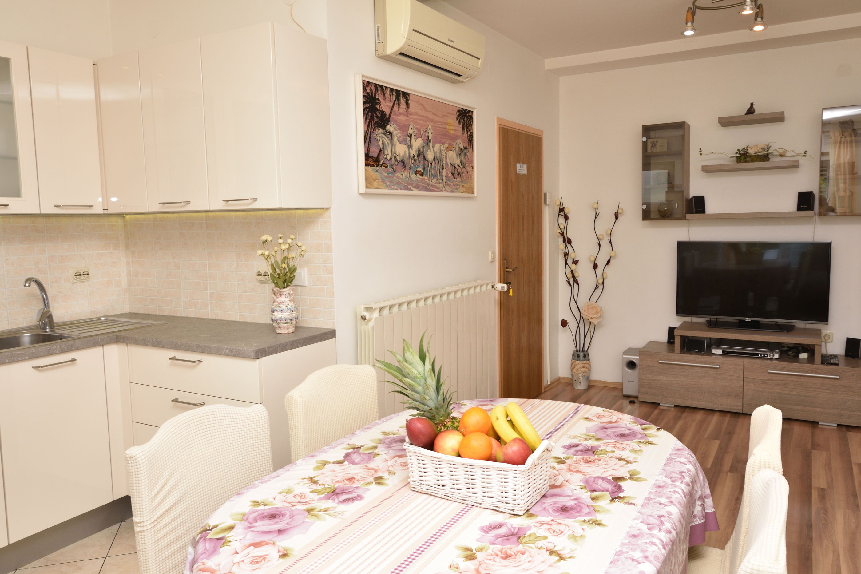 Apartments Brico 40454-A3