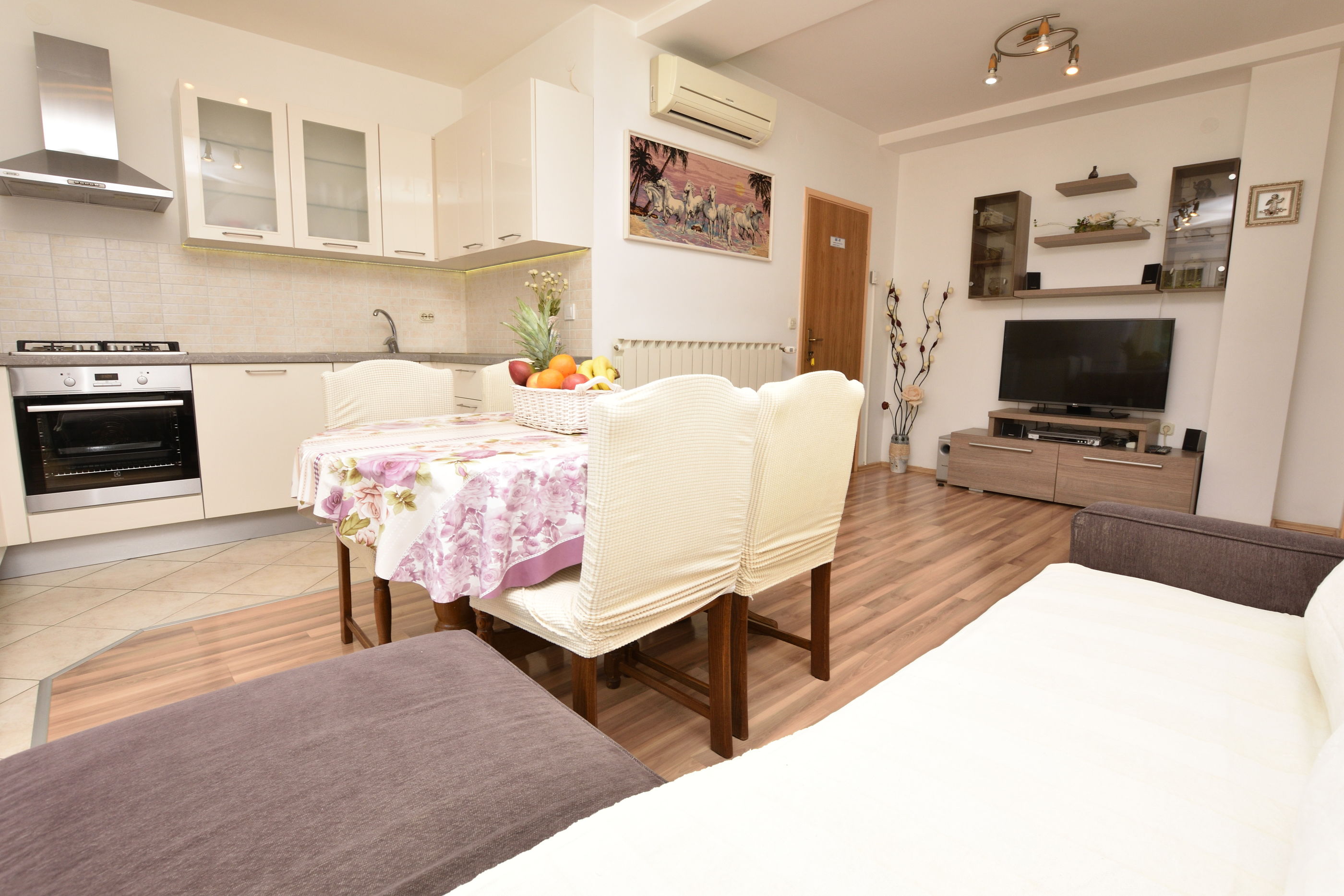 Apartments Brico 40454-A3
