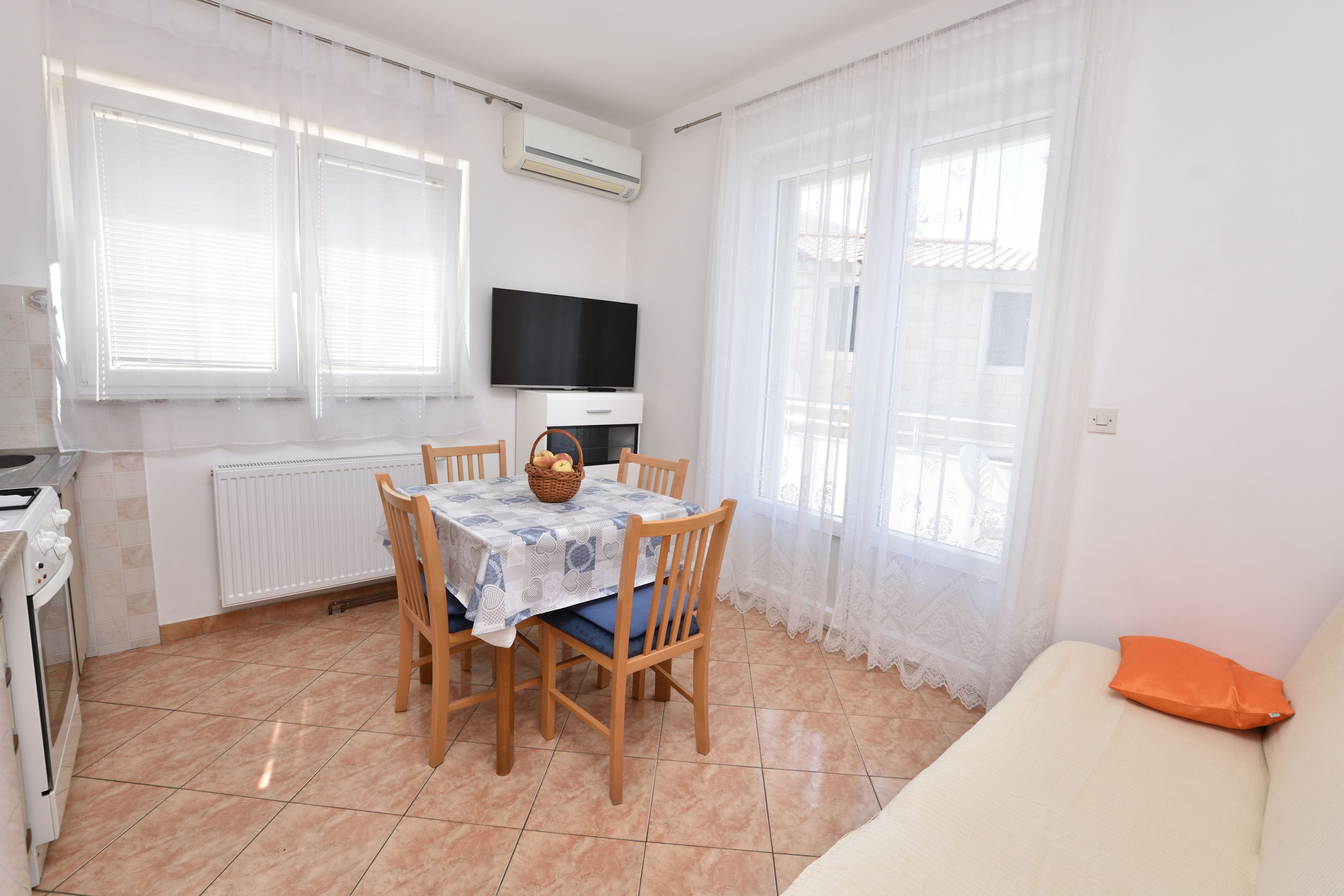 Apartments Brico 40454-A2