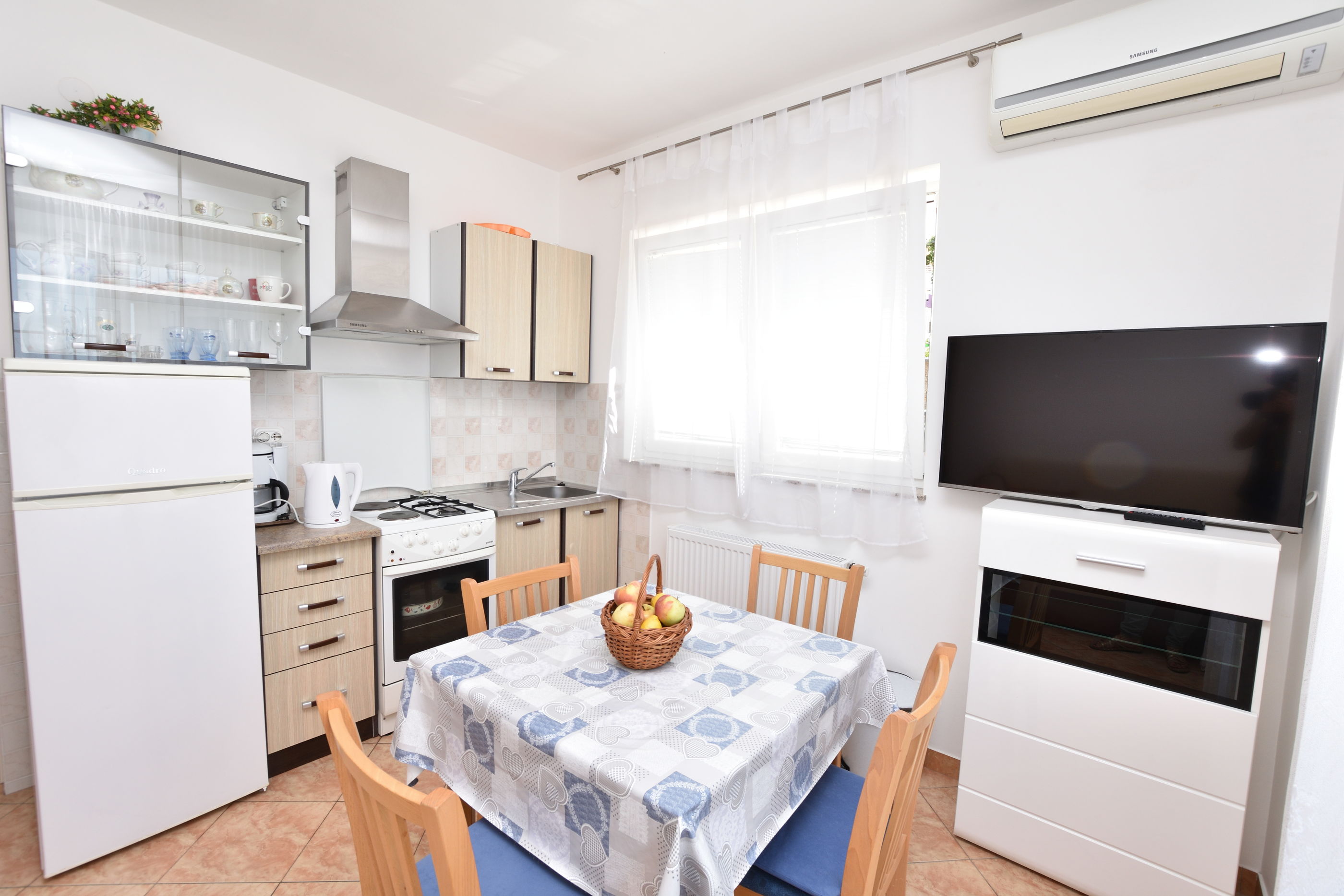 Apartments Brico 40454-A2