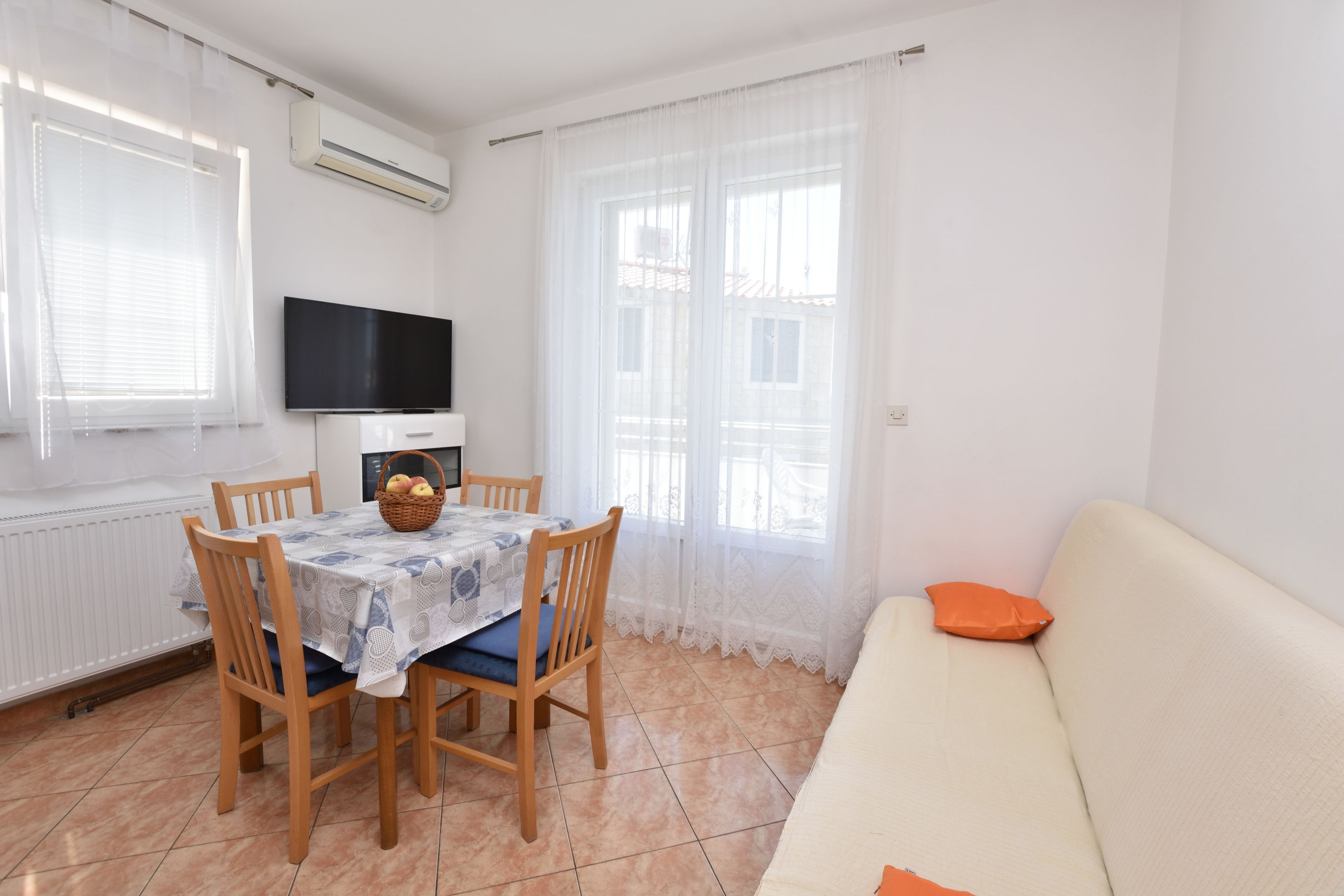 Apartments Brico 40454-A2