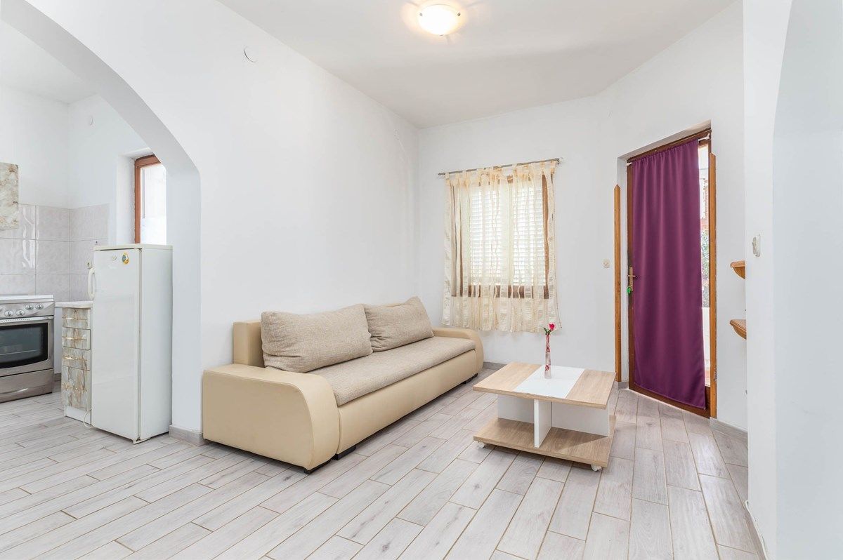 House Nikola 73753-A2