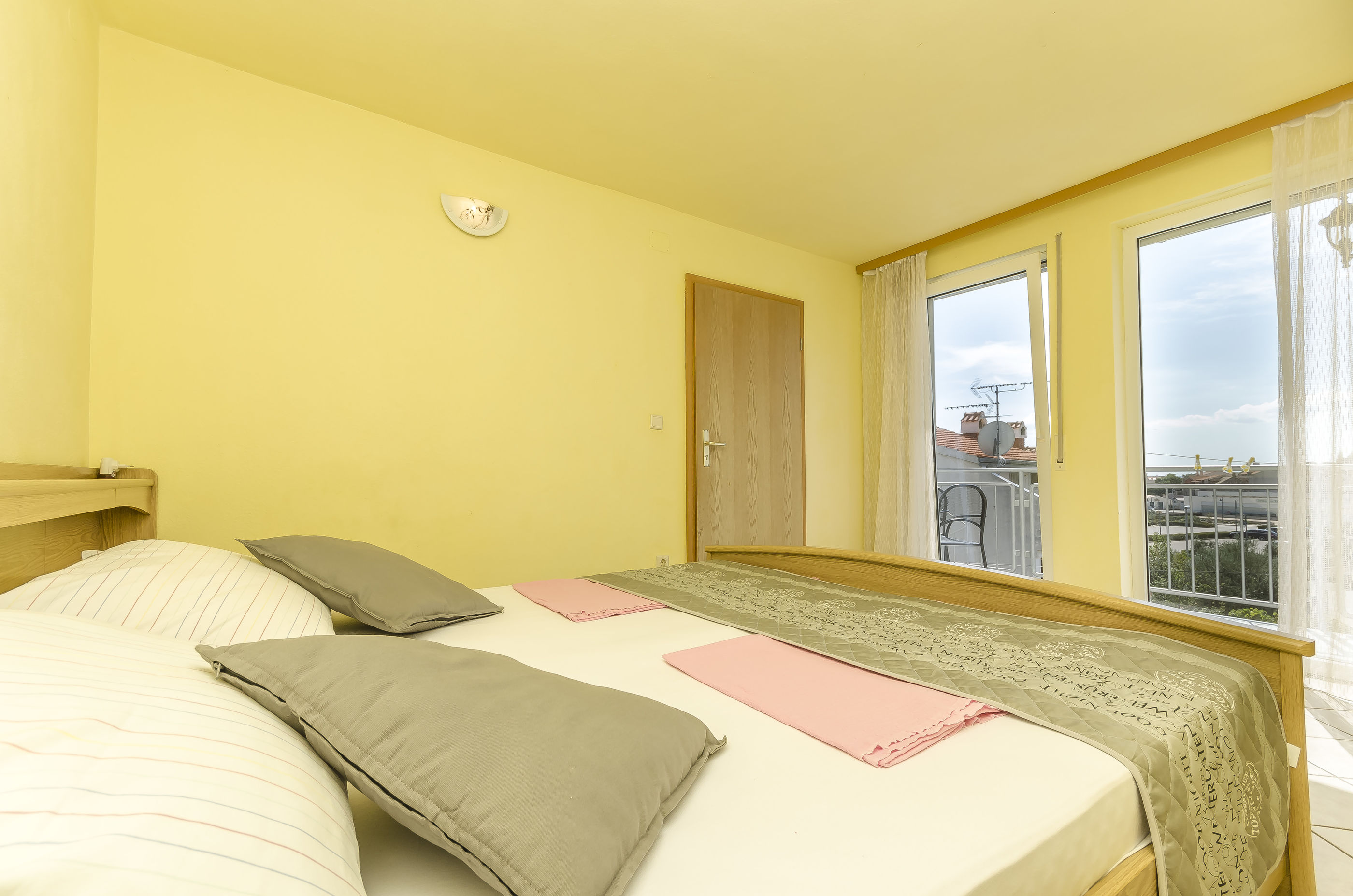 Apartment and Room Ilija 72271-A1