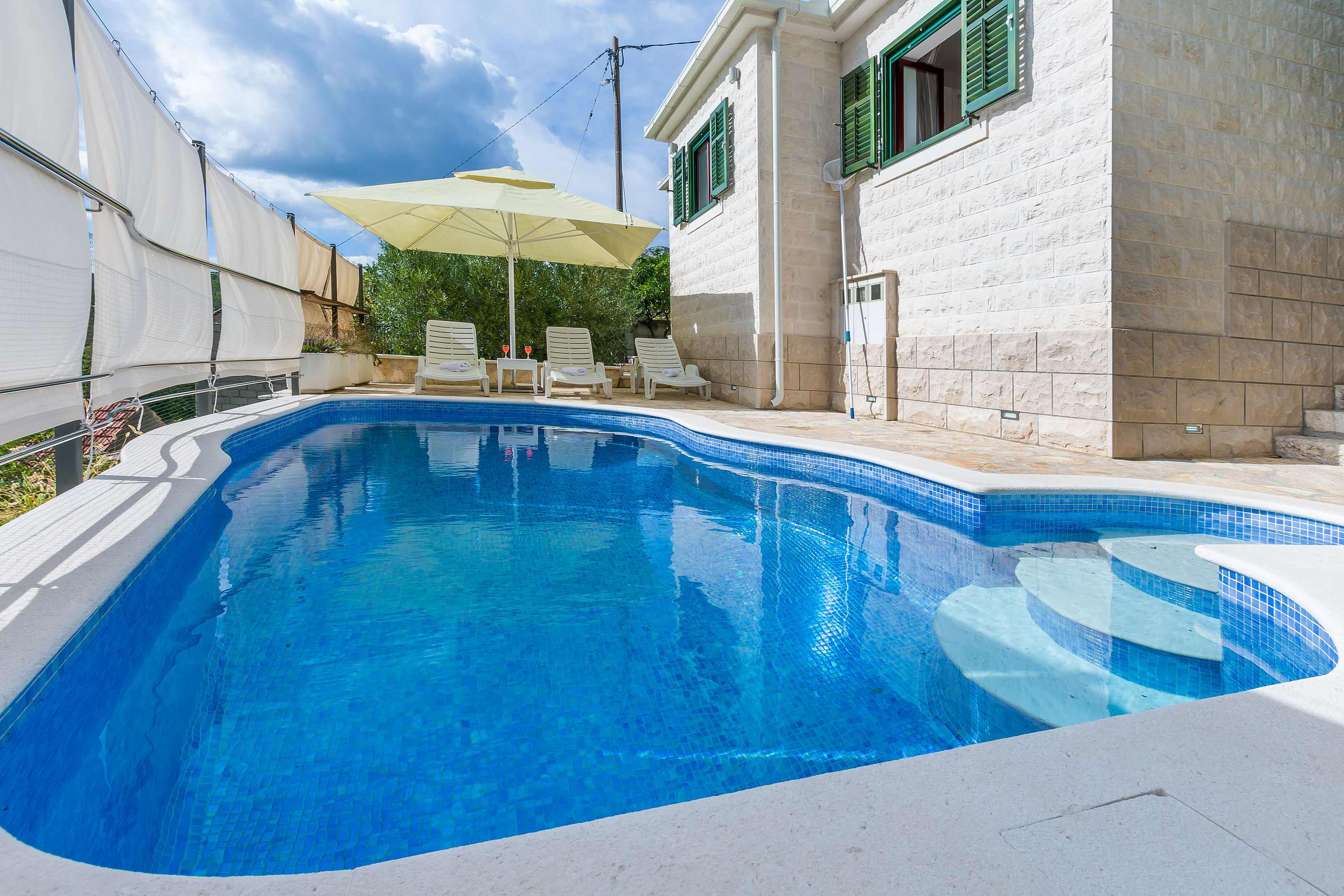 Villa Holiday home Zvečanje V6211-K1