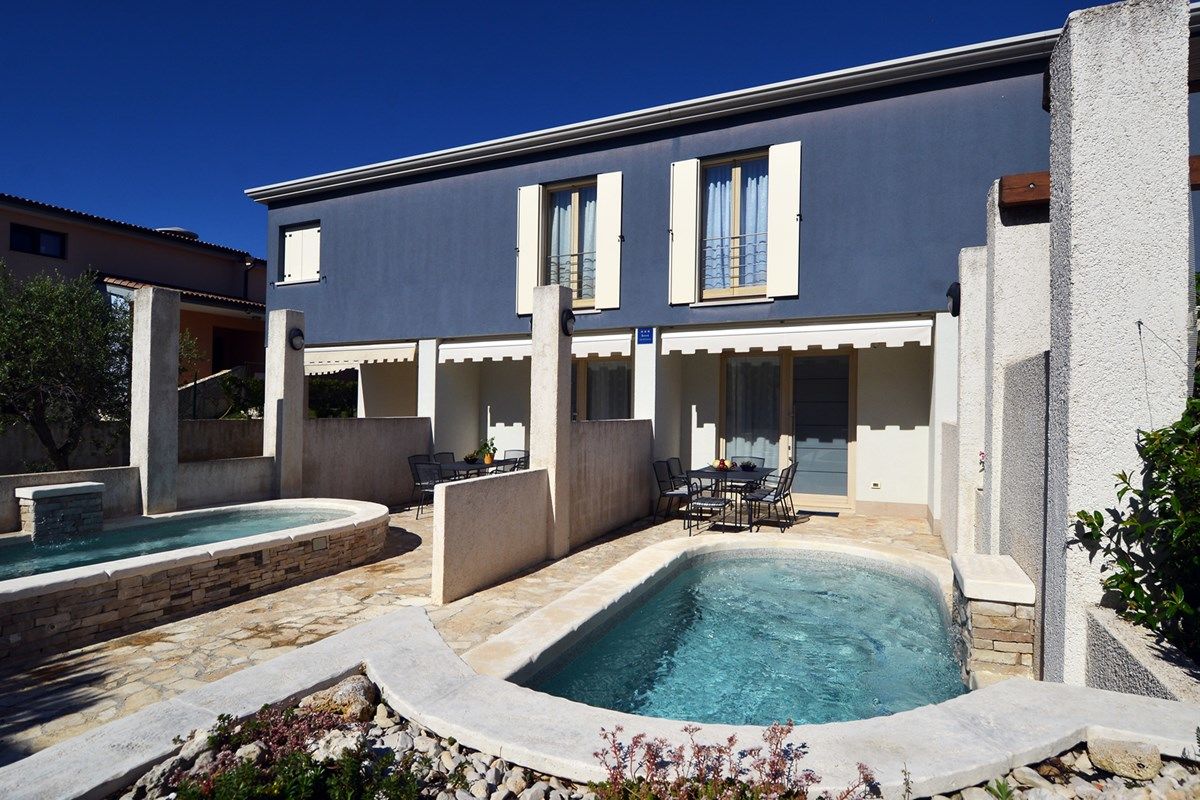 Villa Blue 74143-K1