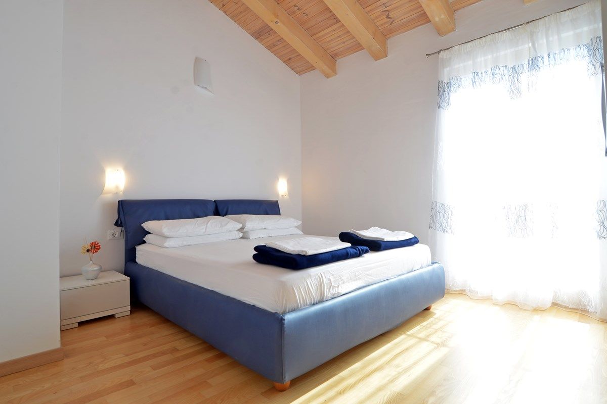Villa Blue 74143-K1