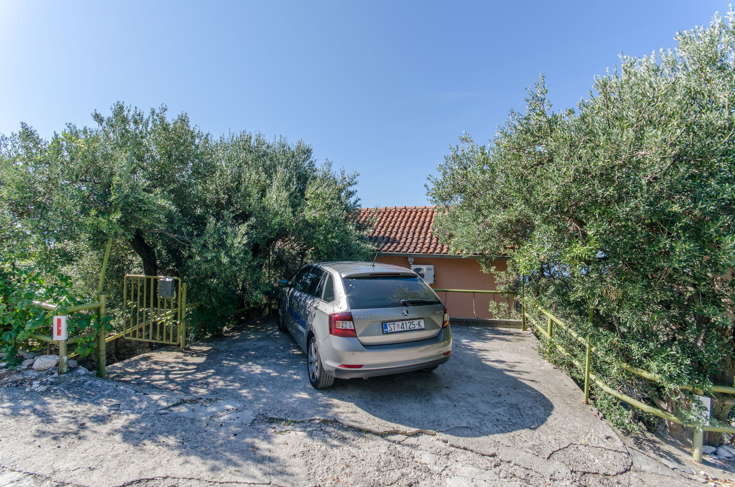 House Miroslav 33151-K1