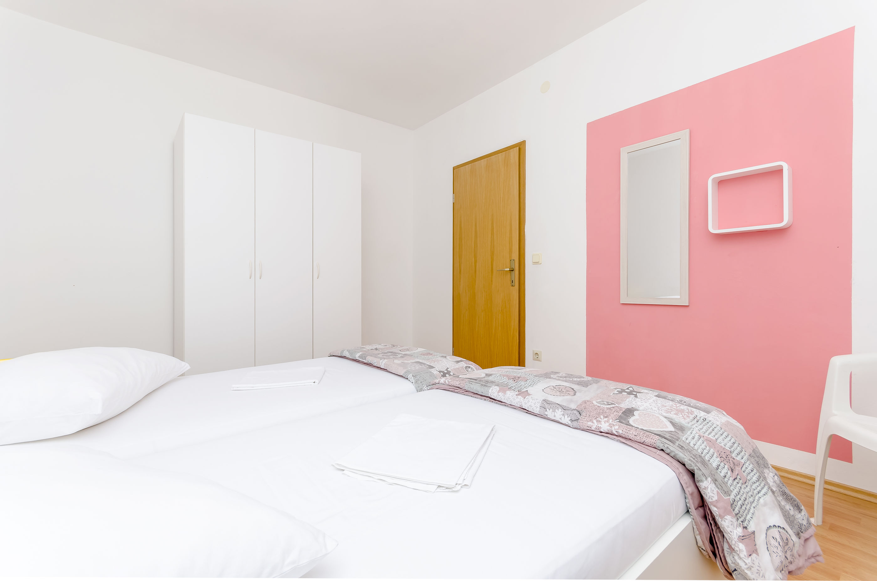 Apartments Mate 47001-A5