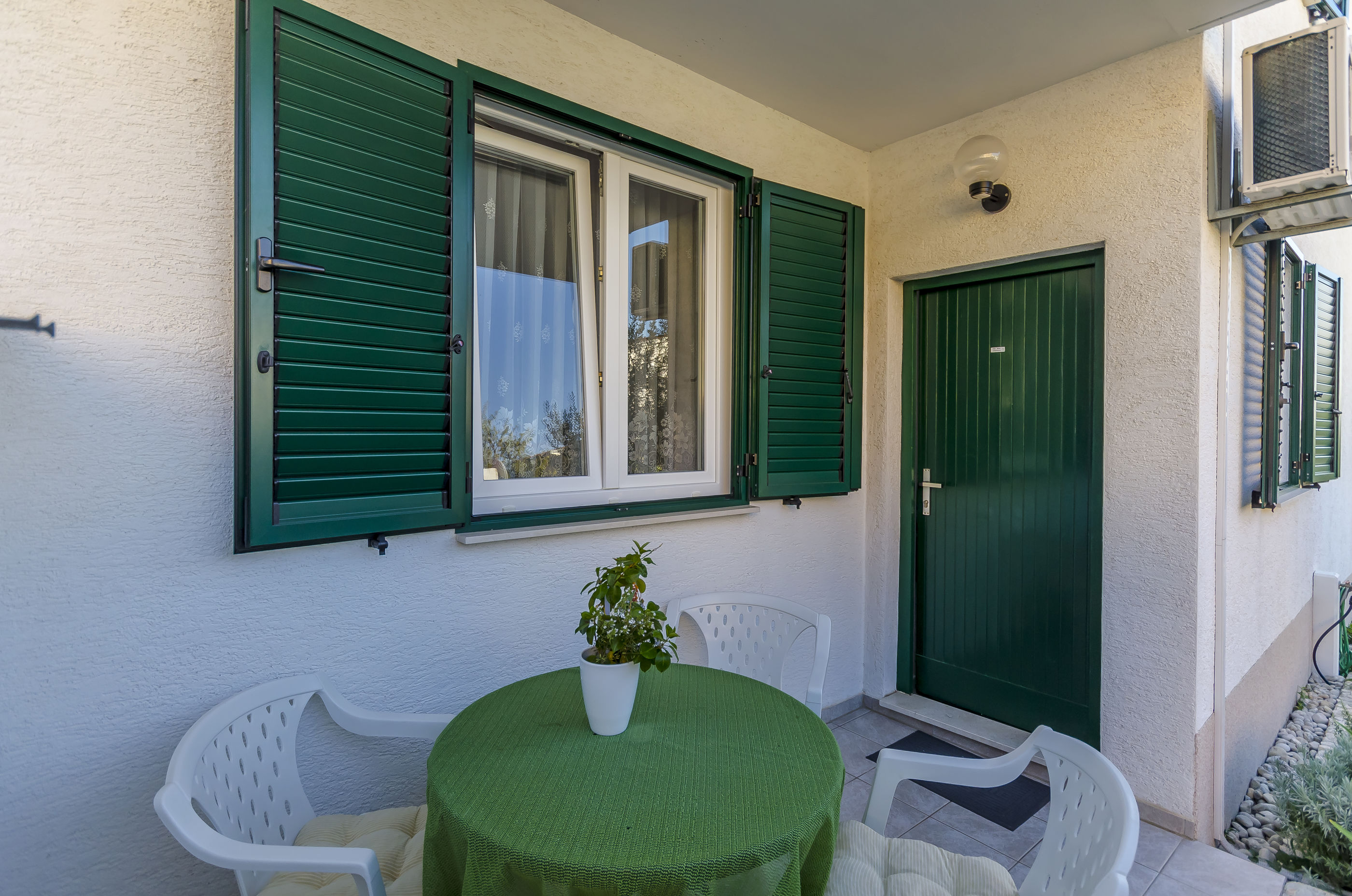 Apartments Mate 47001-A1