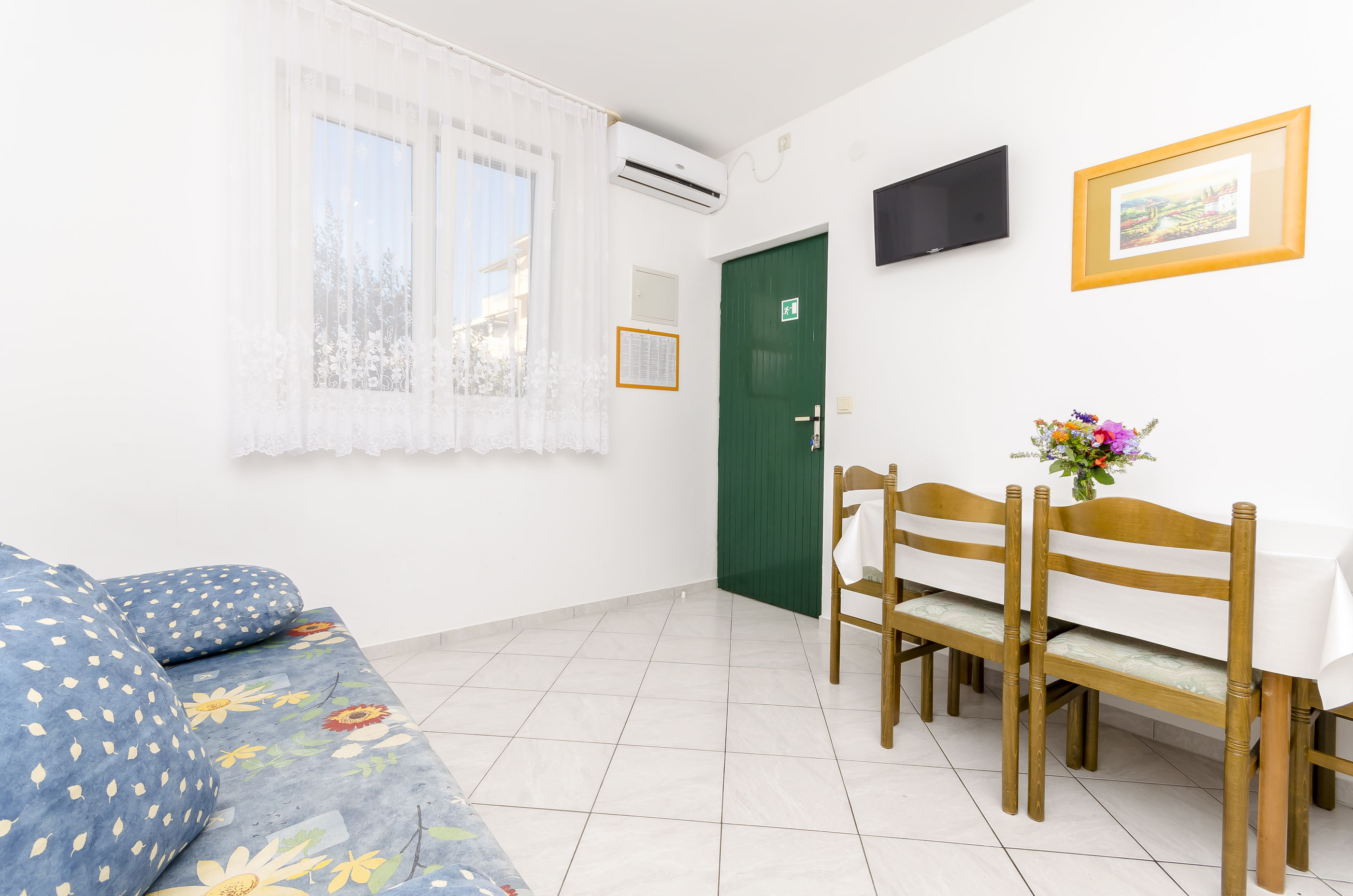 Apartments Mate 47001-A1