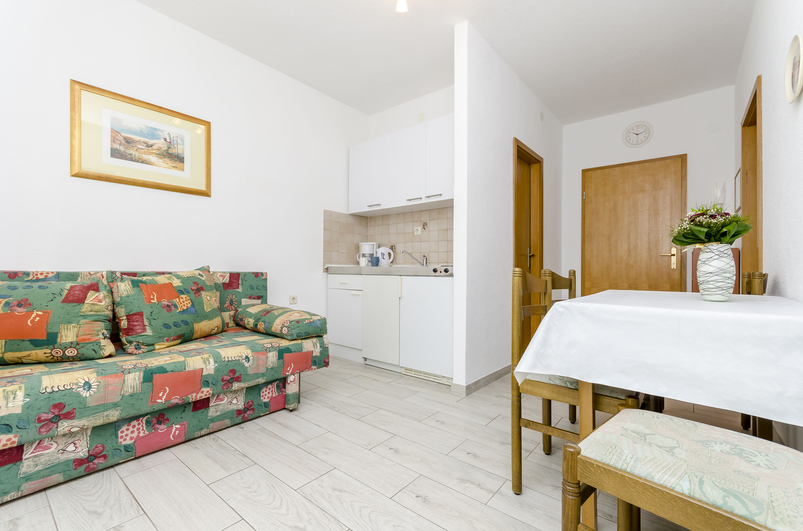 Apartments Mate 47001-A6