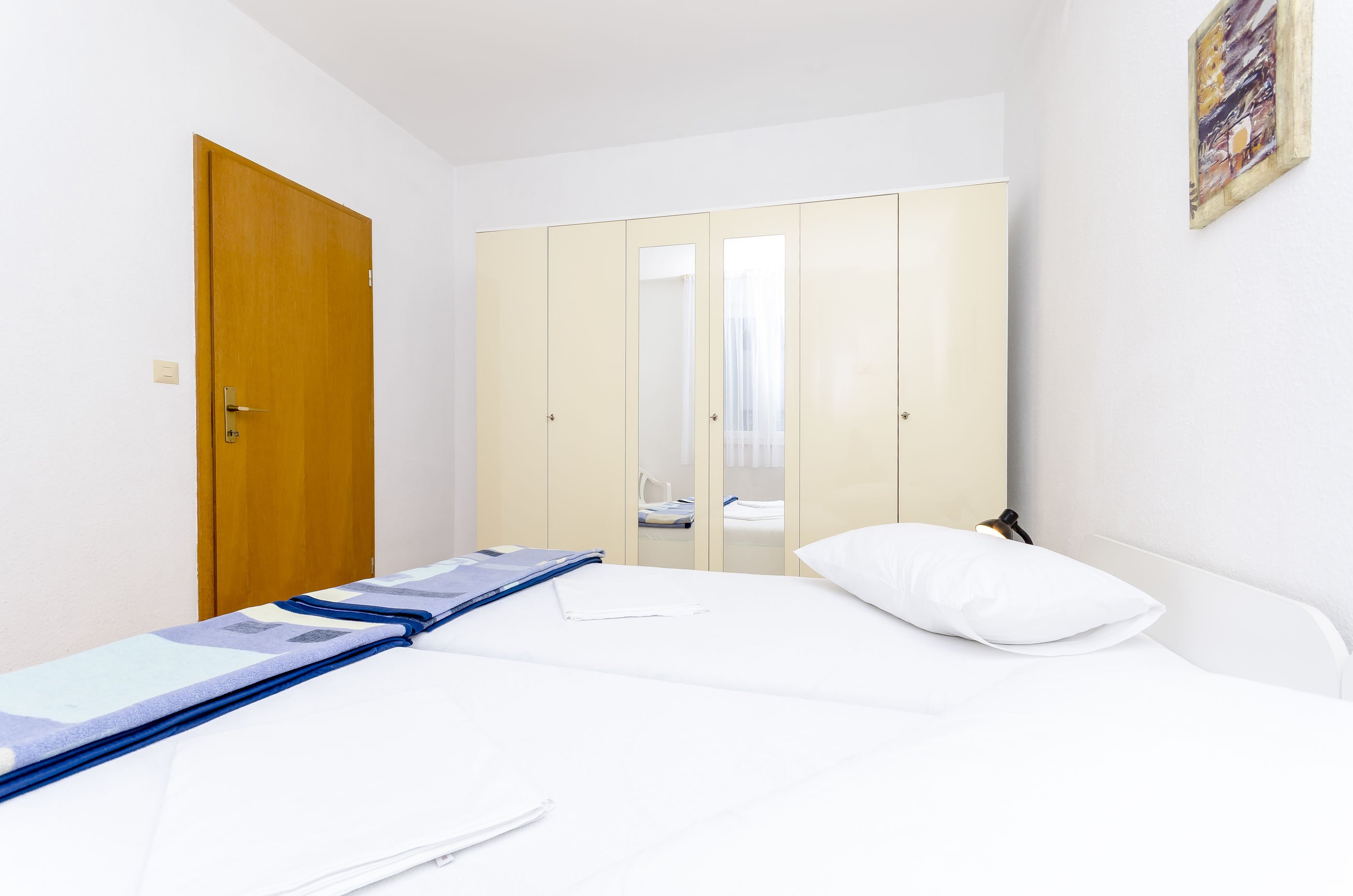 Apartments Mate 47001-A6