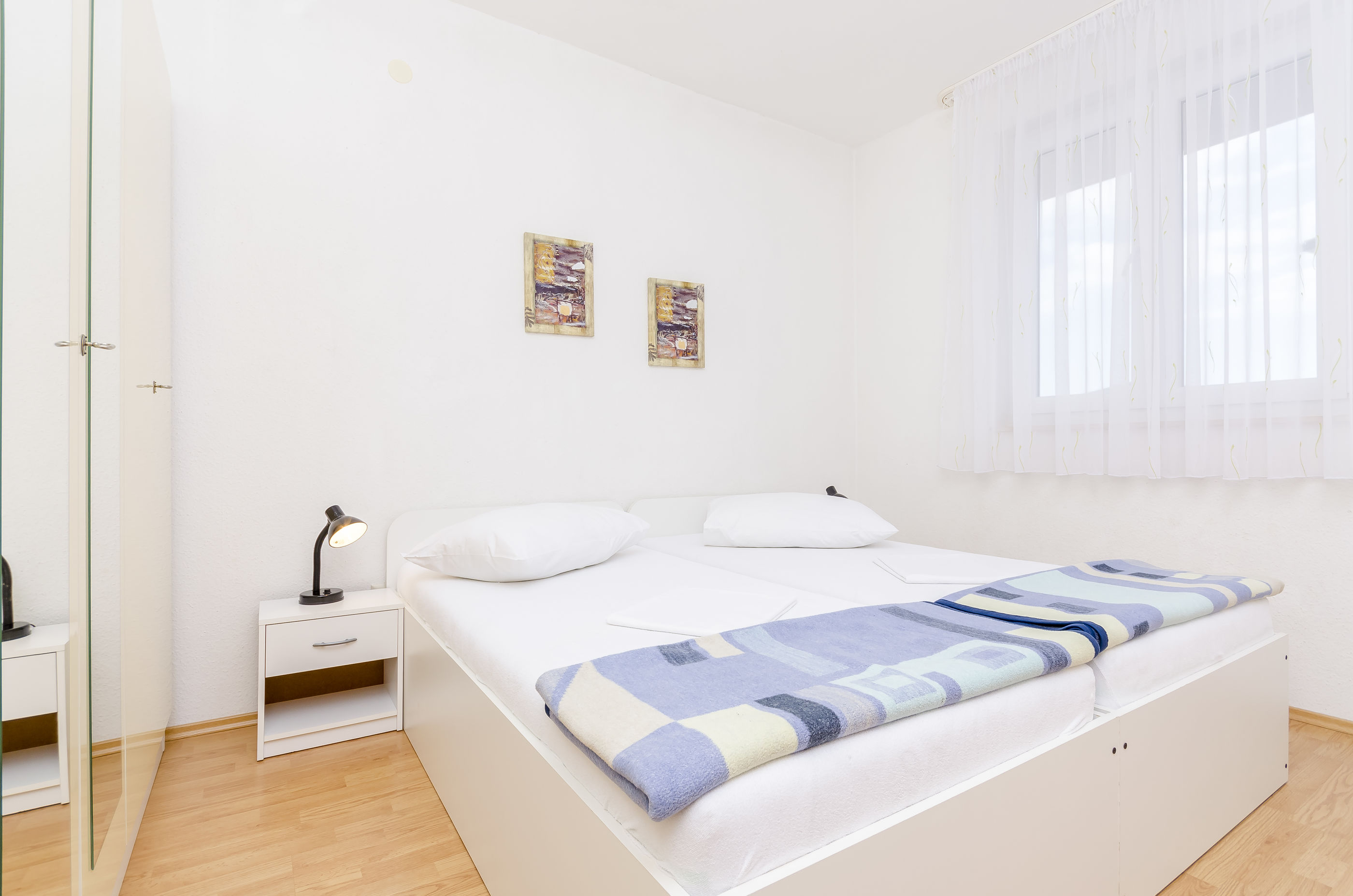 Apartments Mate 47001-A6