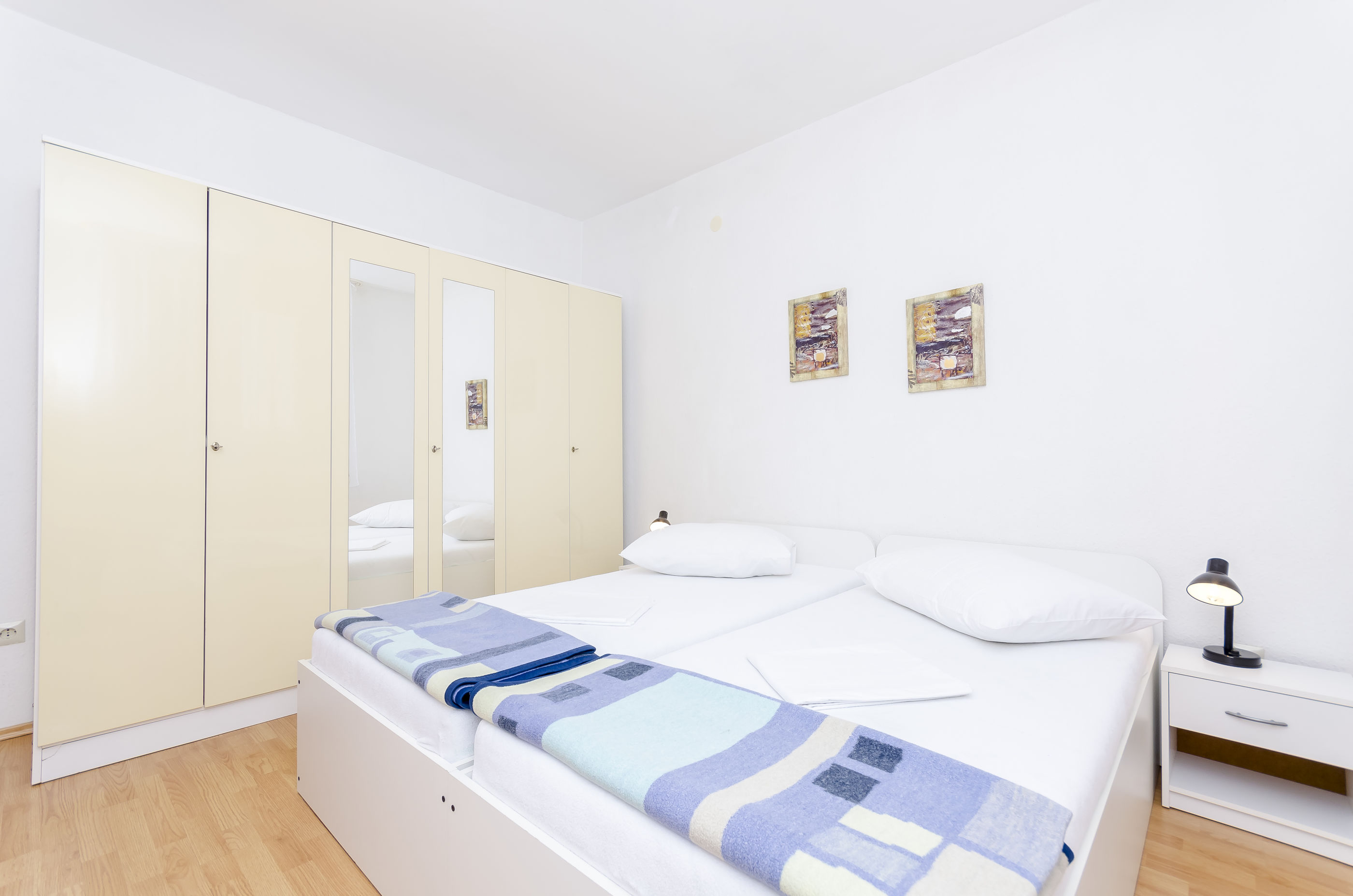 Apartments Mate 47001-A6