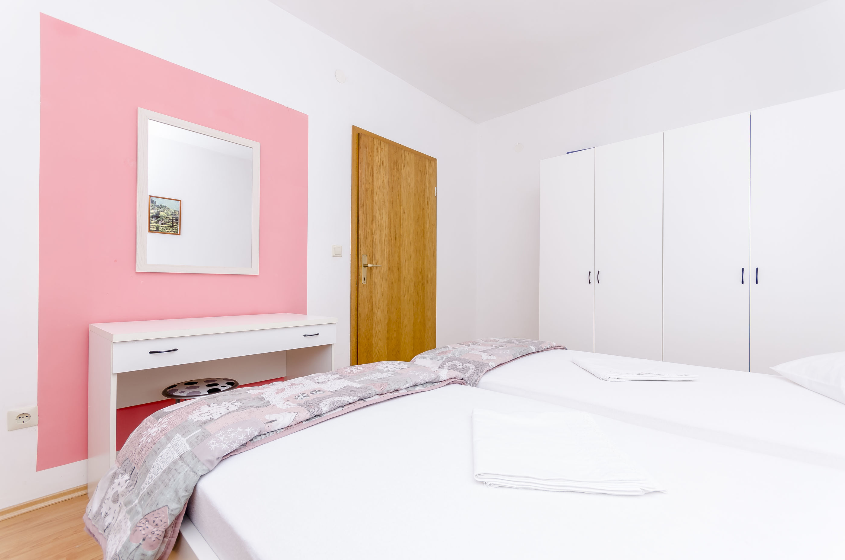 Apartments Mate 47001-A2